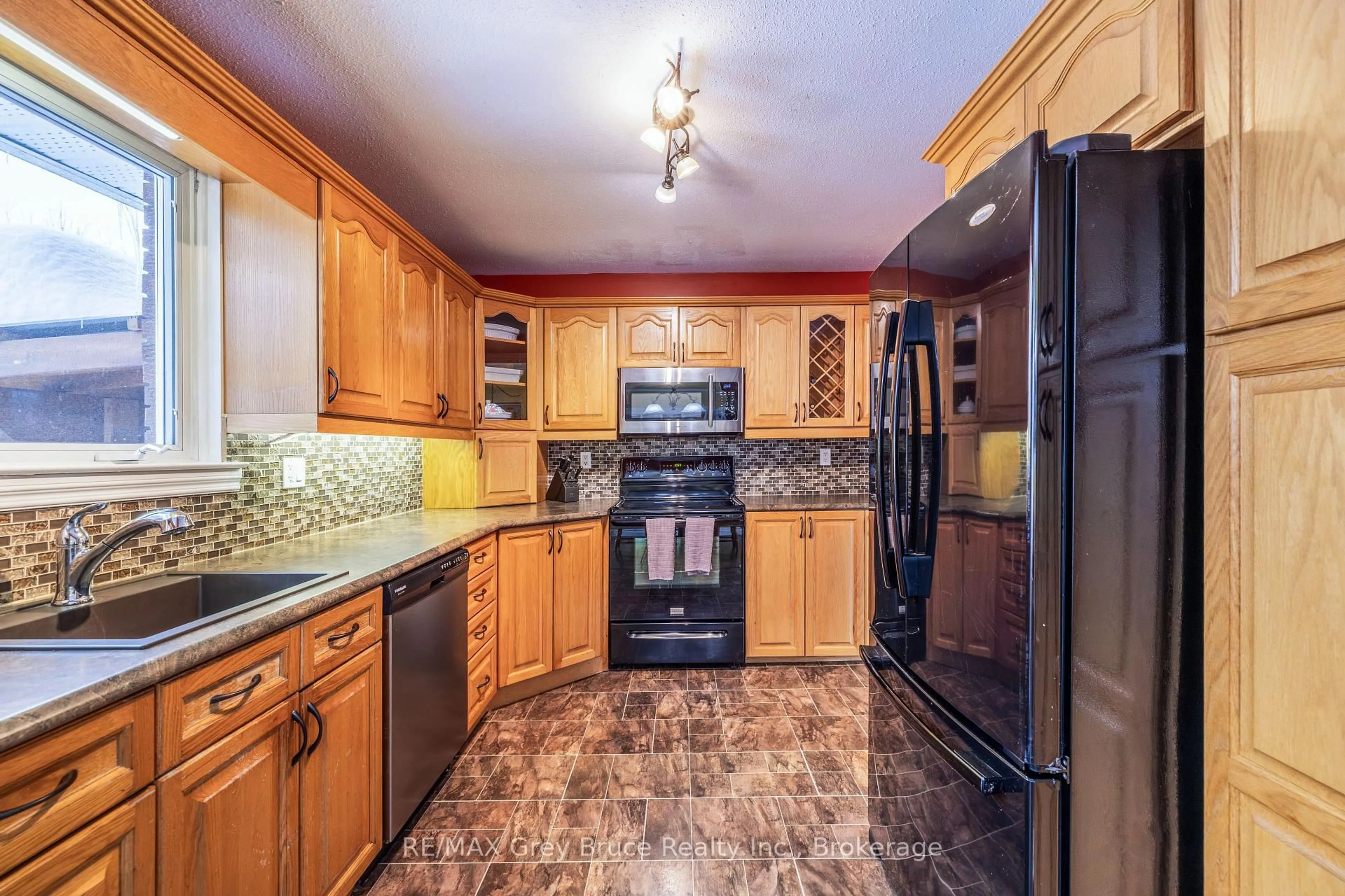 Unknown for 520 1st. A St, Owen Sound Ontario N4K 5Z5