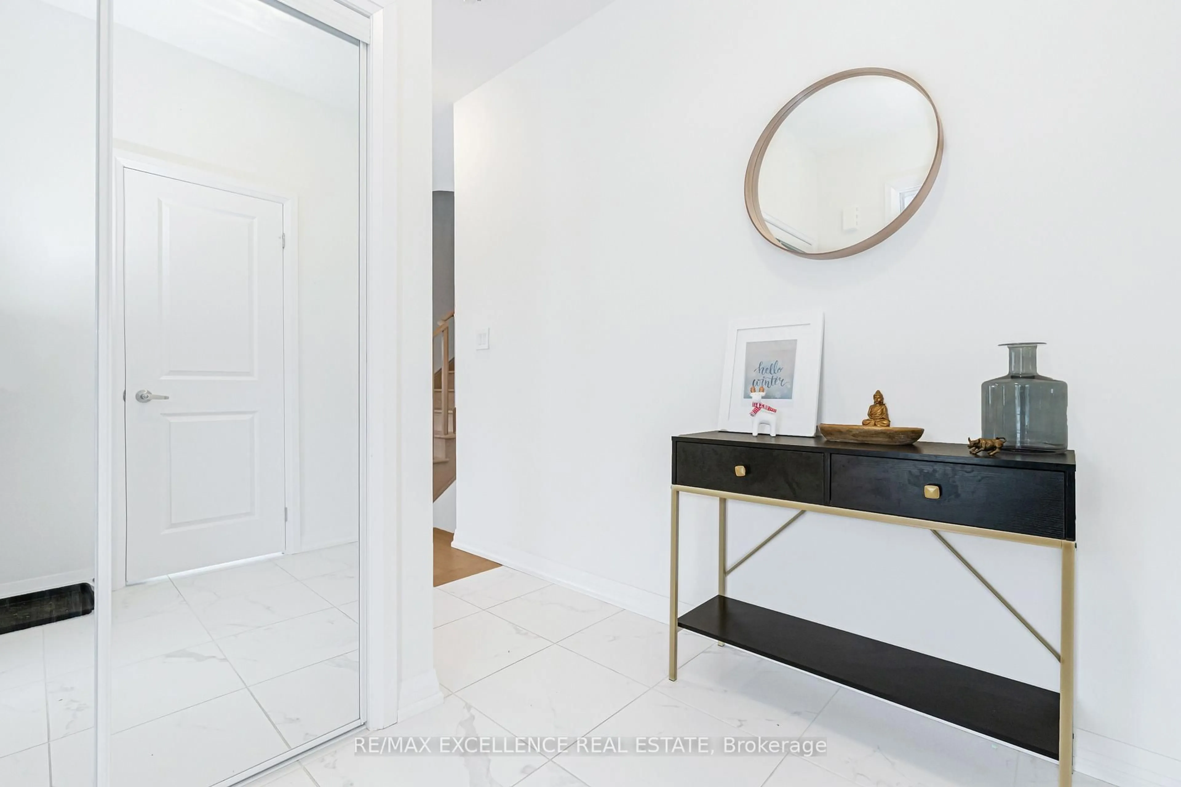 Indoor entryway for 60 Granville Cres, Haldimand Ontario N3W 0J6