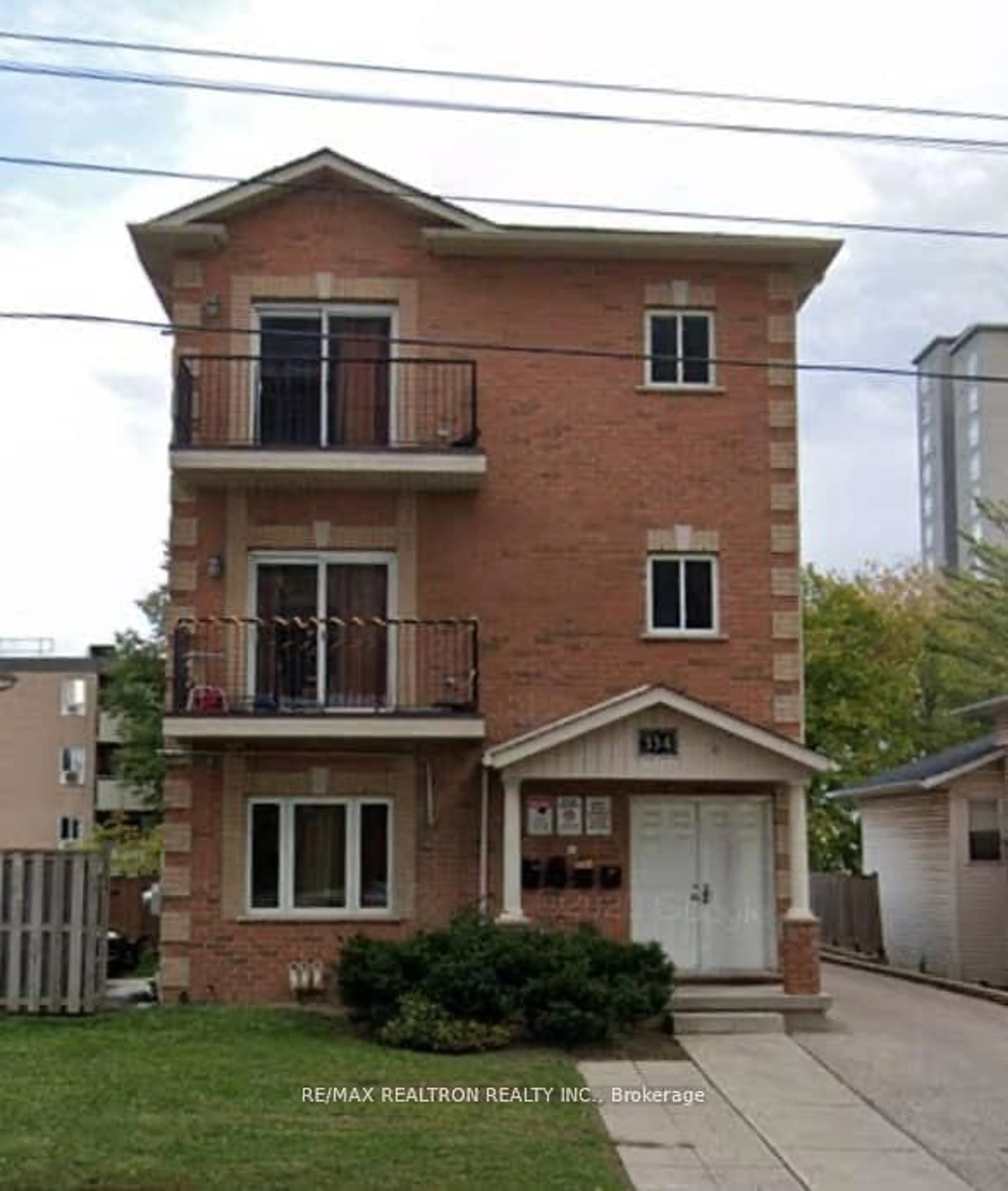 Home with brick exterior material, building for 334 King St, Waterloo Ontario N2J 2Z2