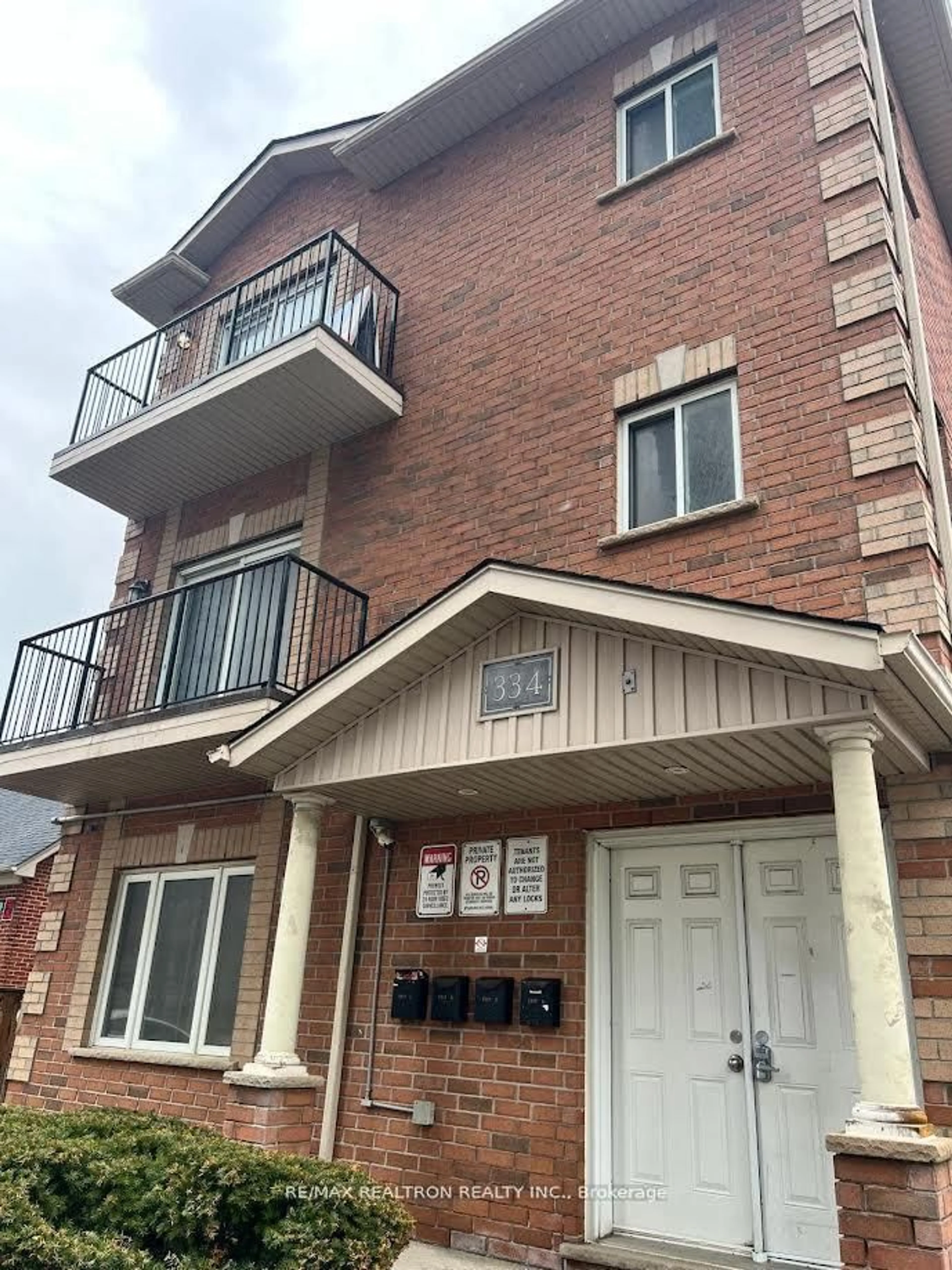Home with brick exterior material, building for 334 King St, Waterloo Ontario N2J 2Z2