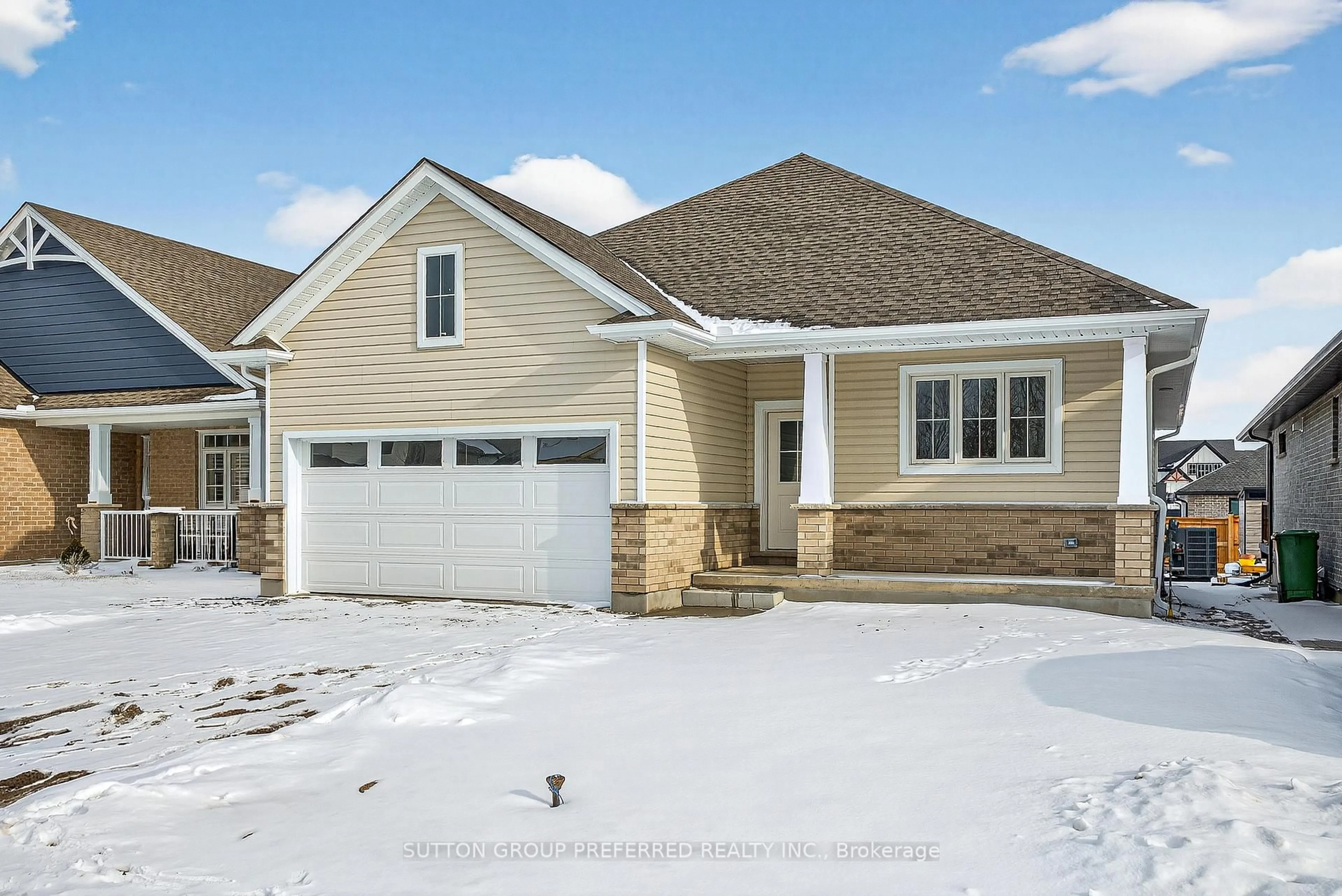 Home with vinyl exterior material, street for 37 Ayrshire Ave, St. Thomas Ontario N5P 3S6