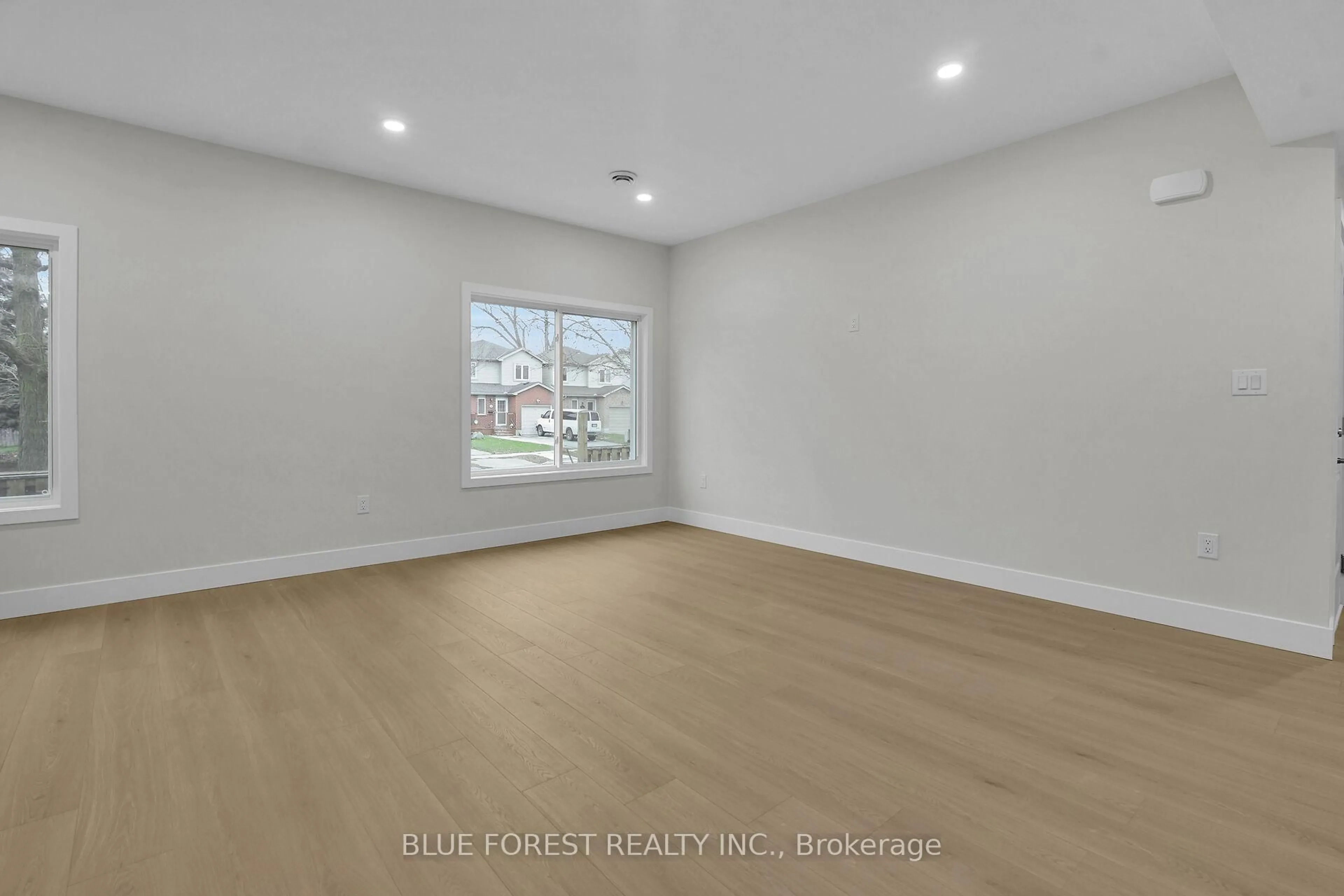 A pic of a room for 143 Marconi Crt, London East Ontario N5V 0C9