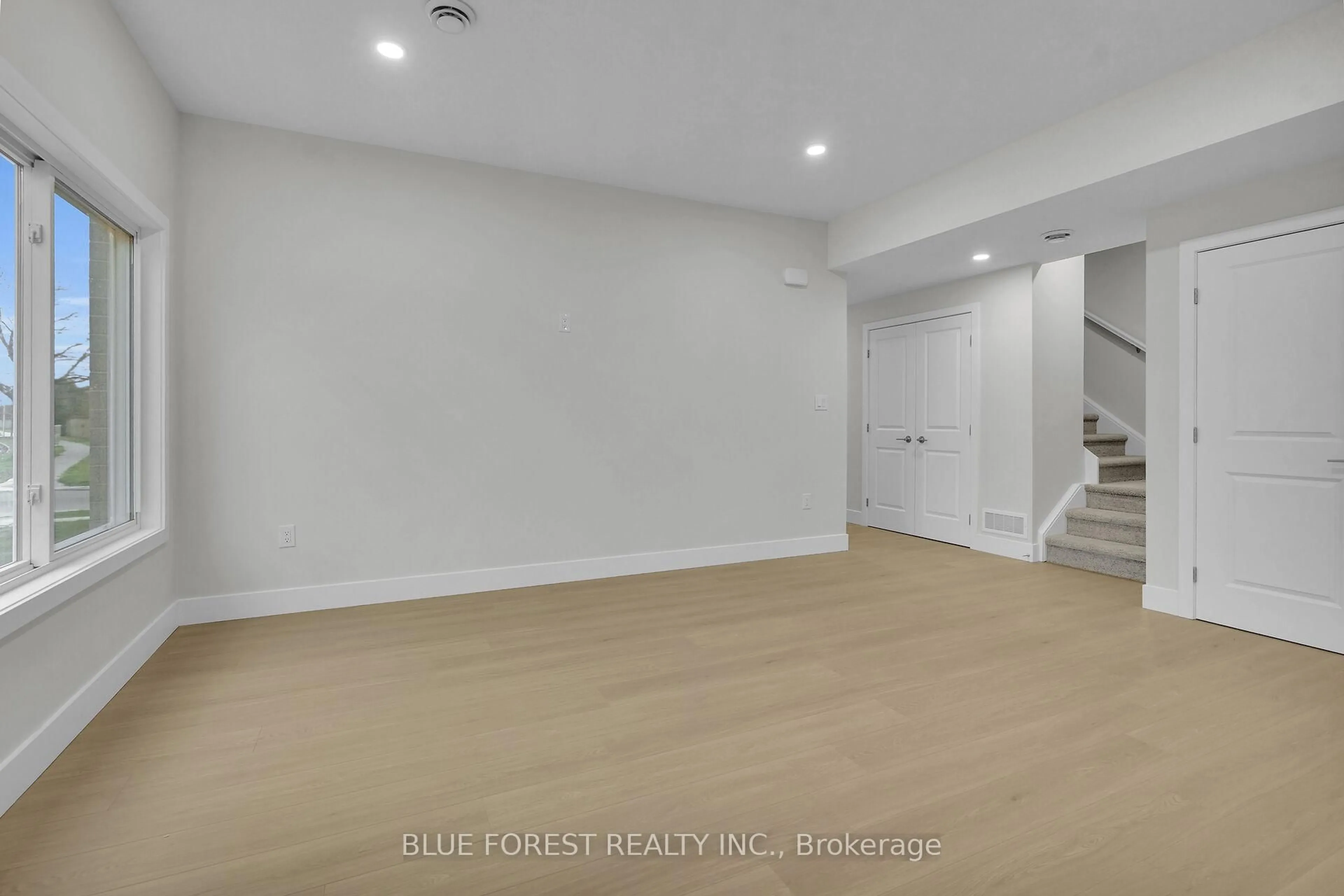 A pic of a room for 143 Marconi Crt, London East Ontario N5V 0C9