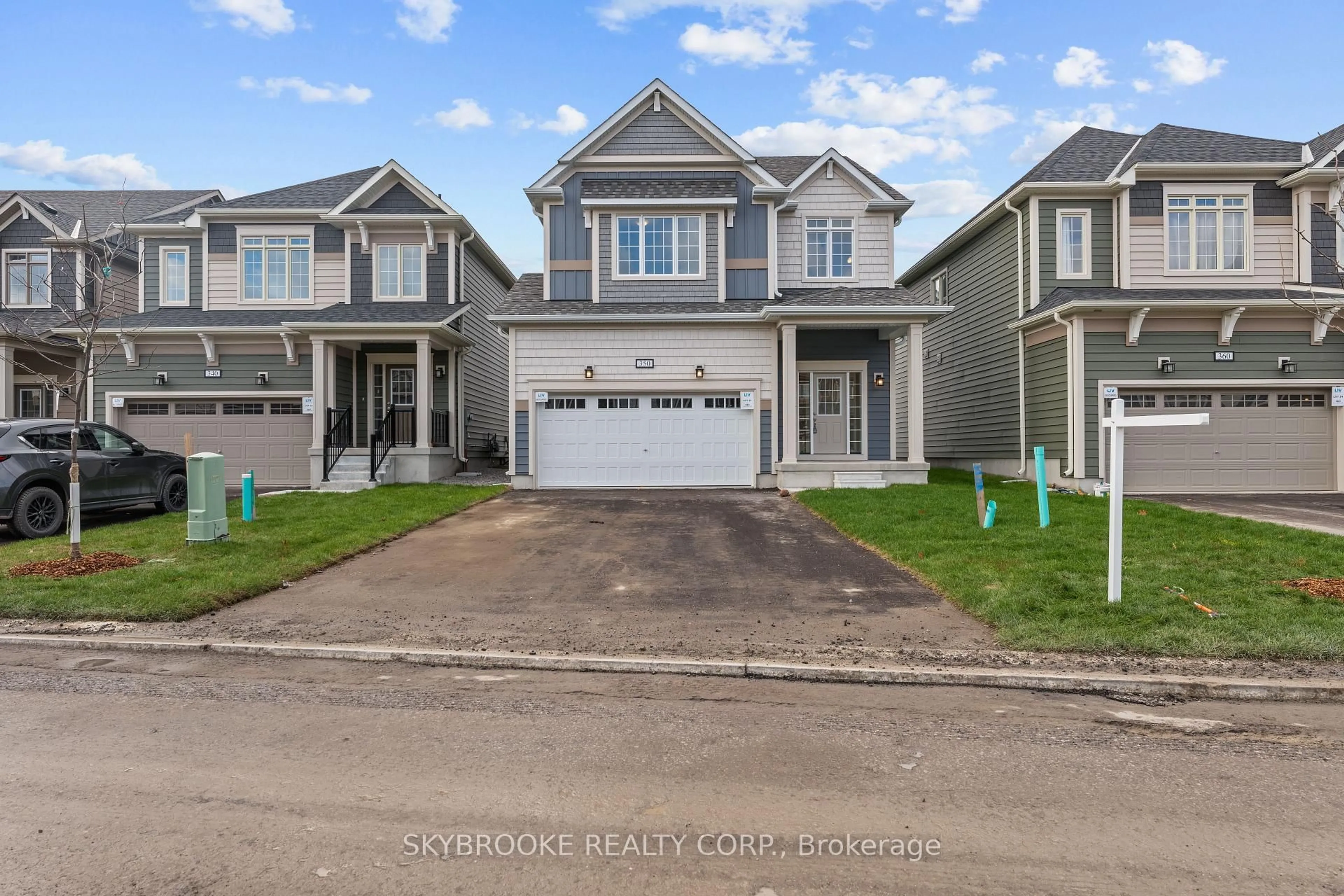 Home with vinyl exterior material, street for 350 Mceachern Lane, Gravenhurst Ontario P1P 0H8