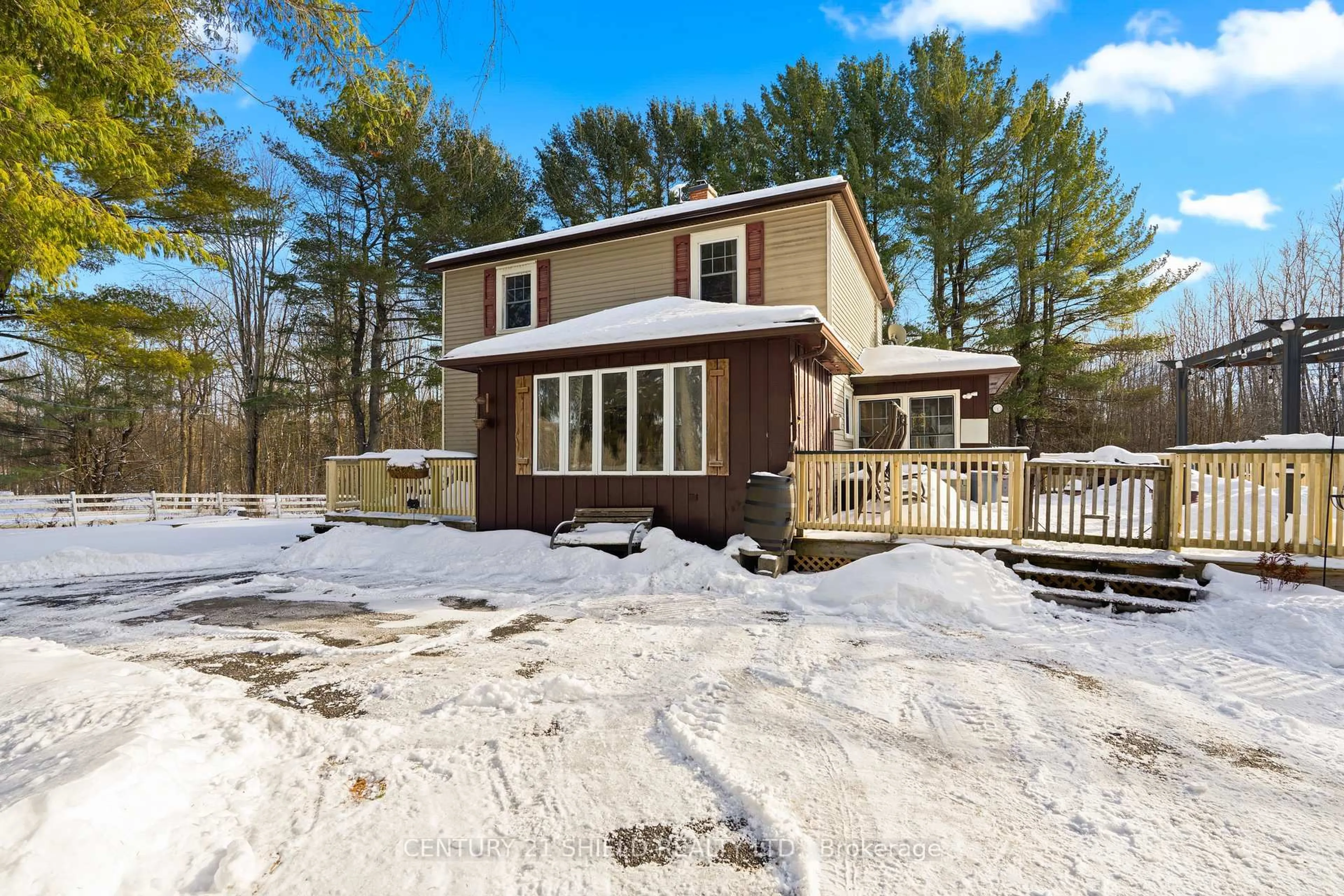 Home with vinyl exterior material, unknown for 2864 County Road 30 Rd, North Glengarry Ontario K0C 1A0