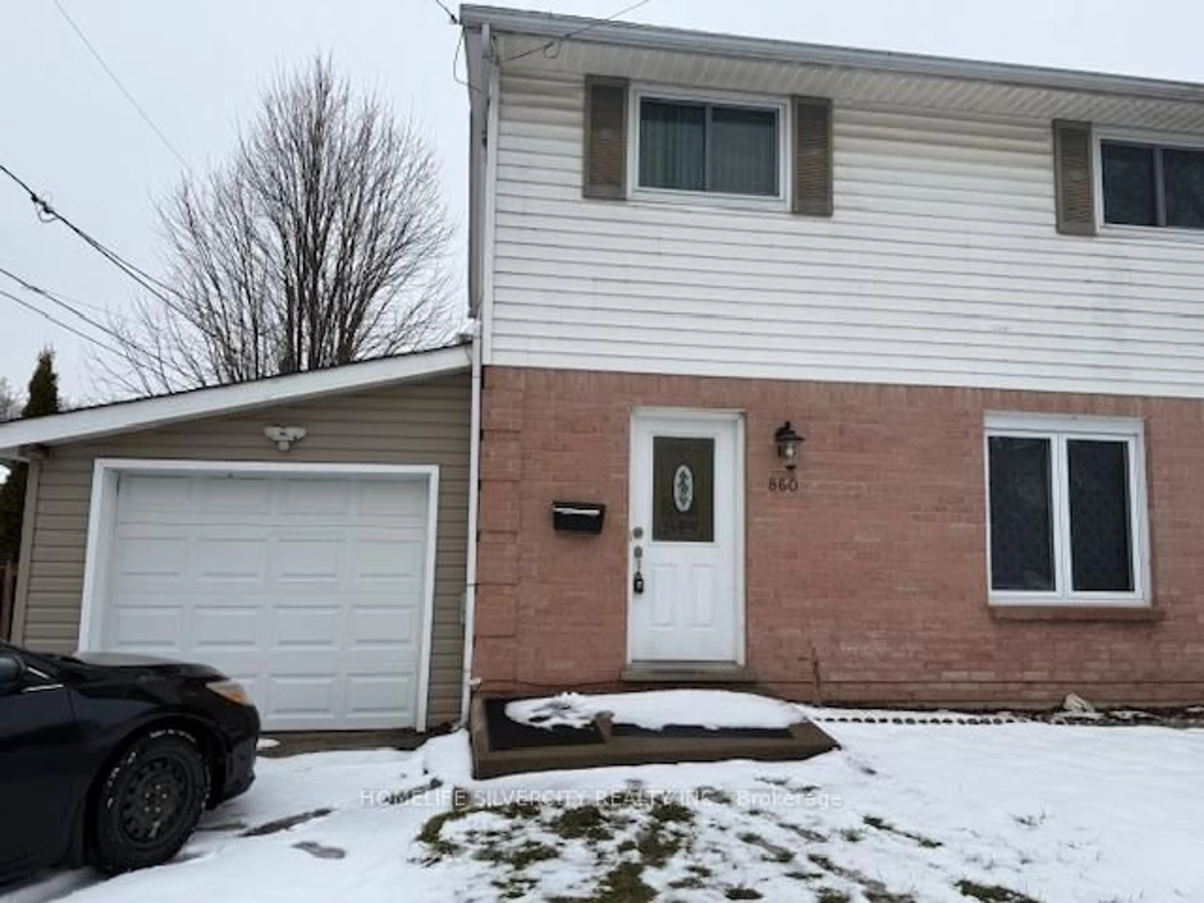 Unknown for 860 Trafalgar St, London East Ontario N5Z 4W4