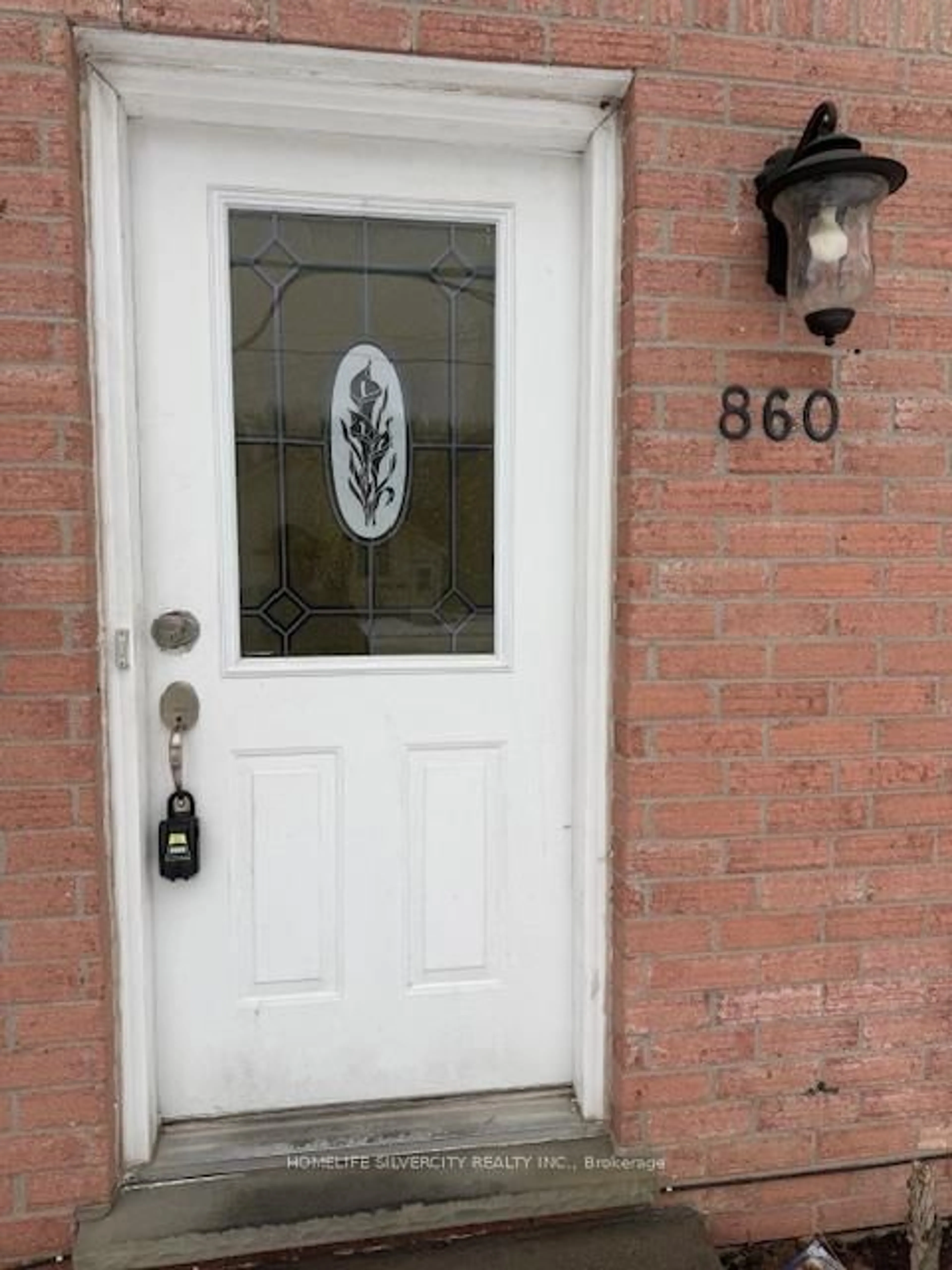 Indoor entryway for 860 Trafalgar St, London East Ontario N5Z 4W4