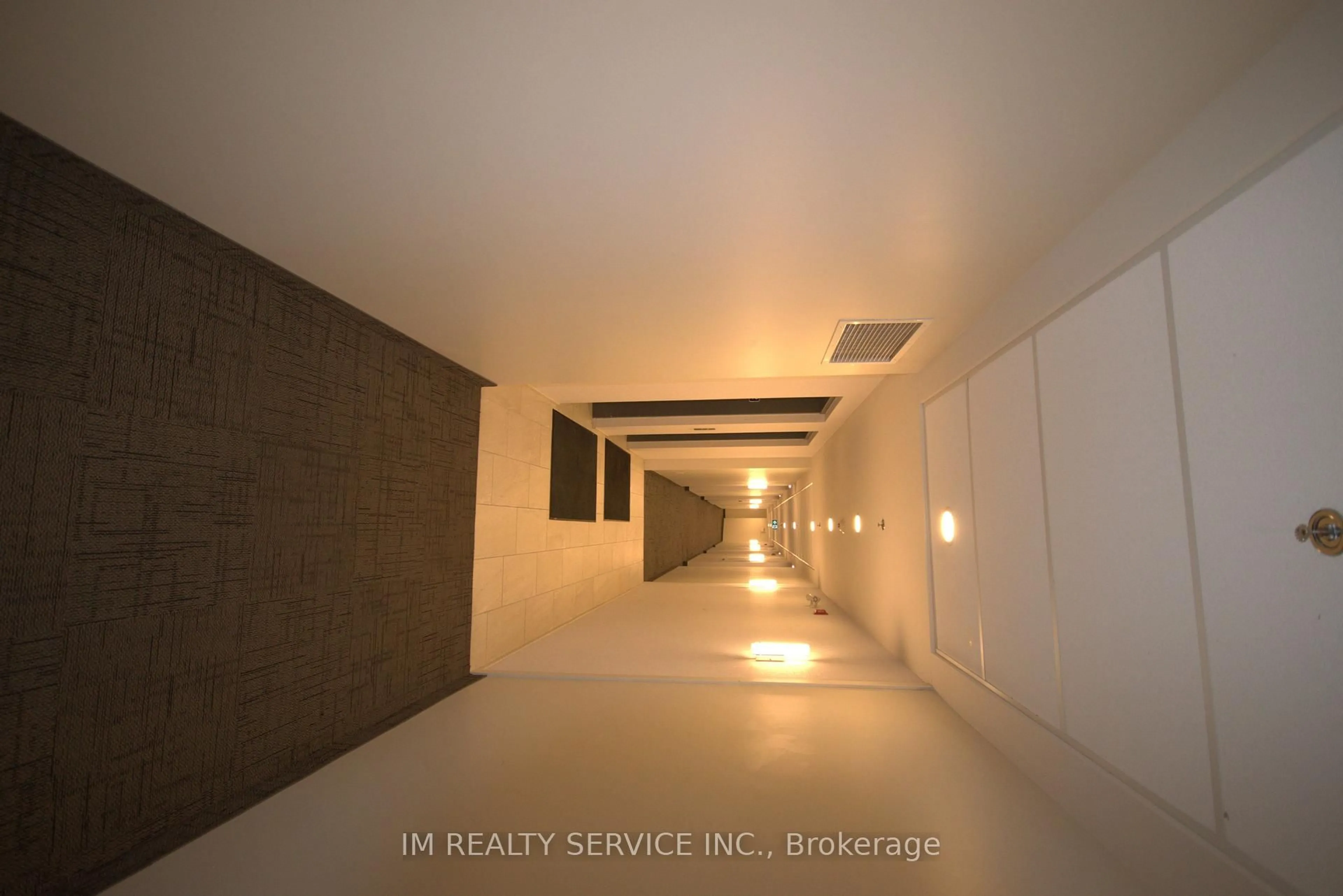 Indoor foyer for 110 Fergus Ave #202, Kitchener Ontario N2A 0K9