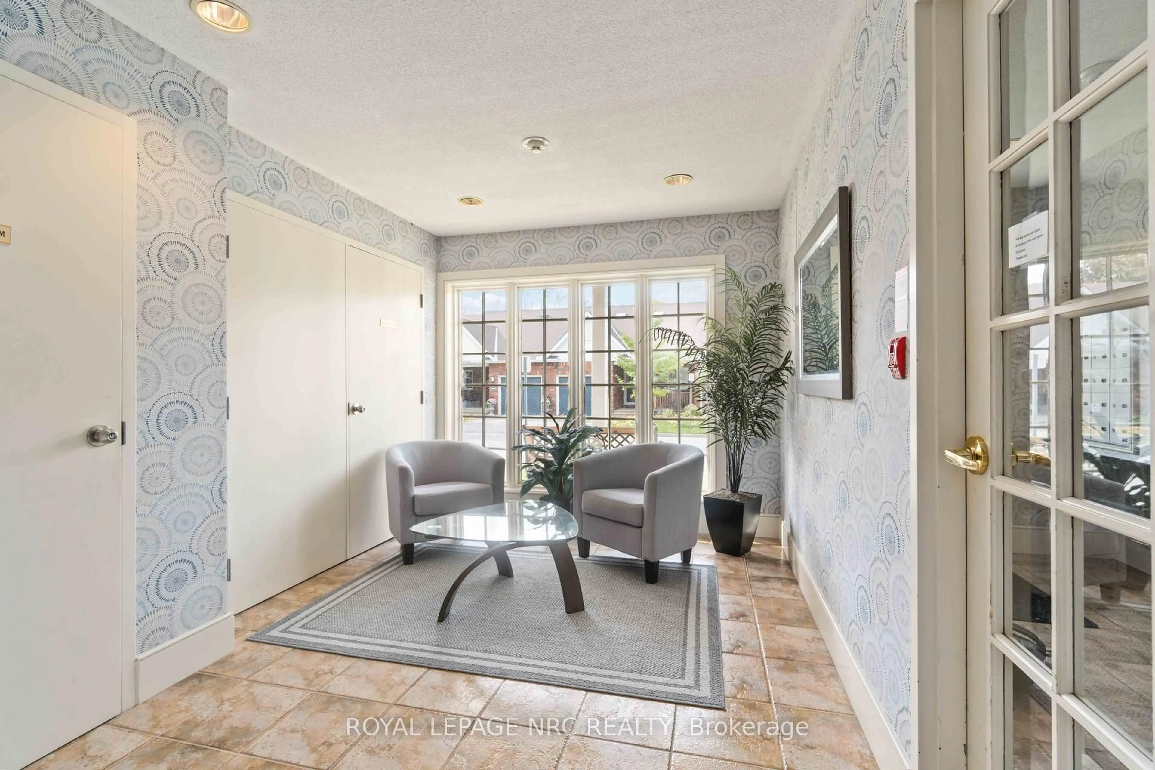 Indoor foyer for 4090 John Charles Blvd #104, Lincoln Ontario L0R 2C0