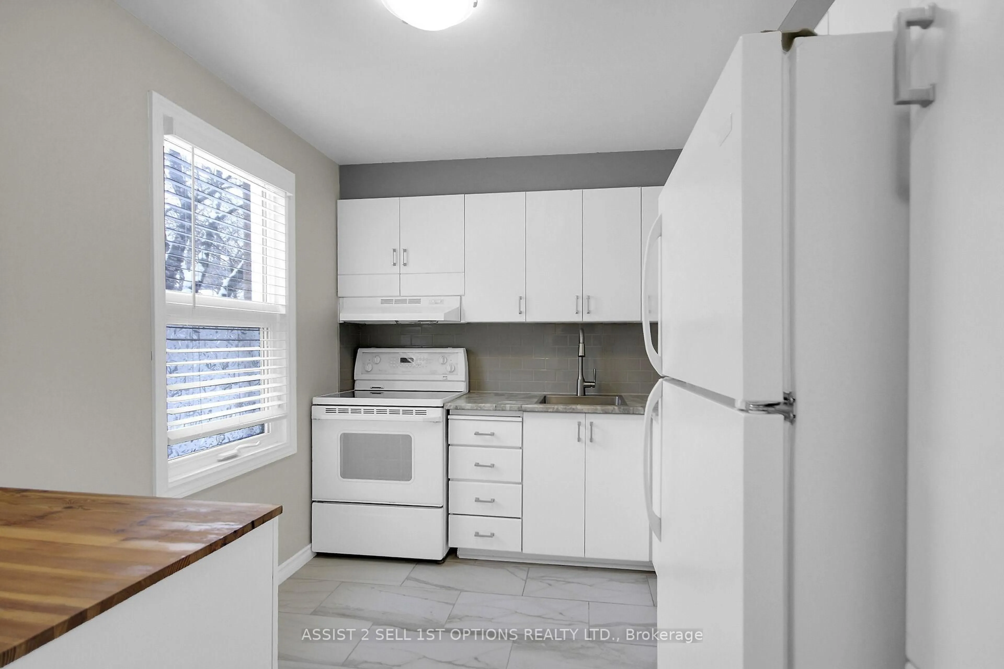 Standard kitchen, unknown for 22 Castlebrook Lane, Ottawa Ontario K2G 5G3