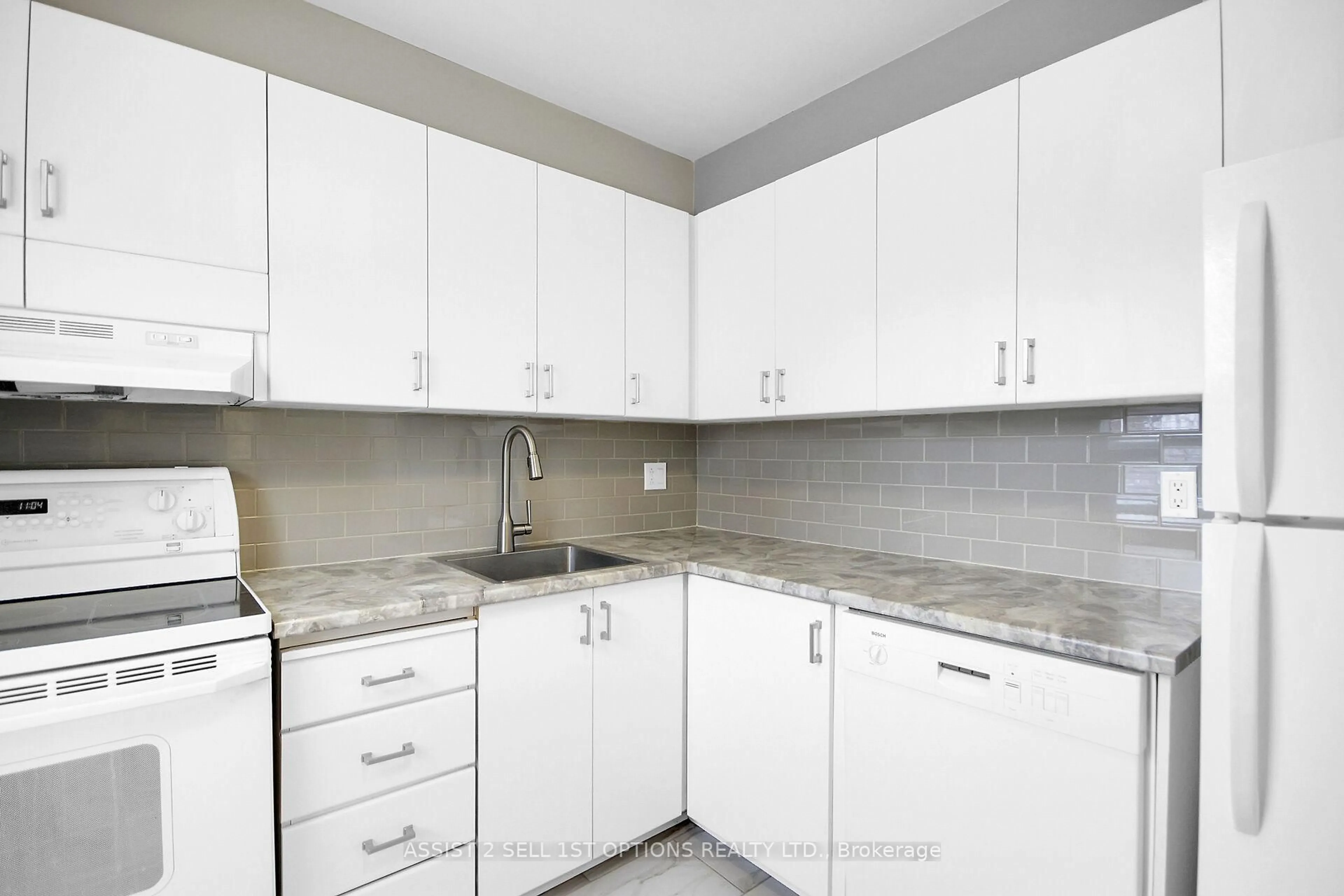 Standard kitchen, ceramic/tile floor for 22 Castlebrook Lane, Ottawa Ontario K2G 5G3