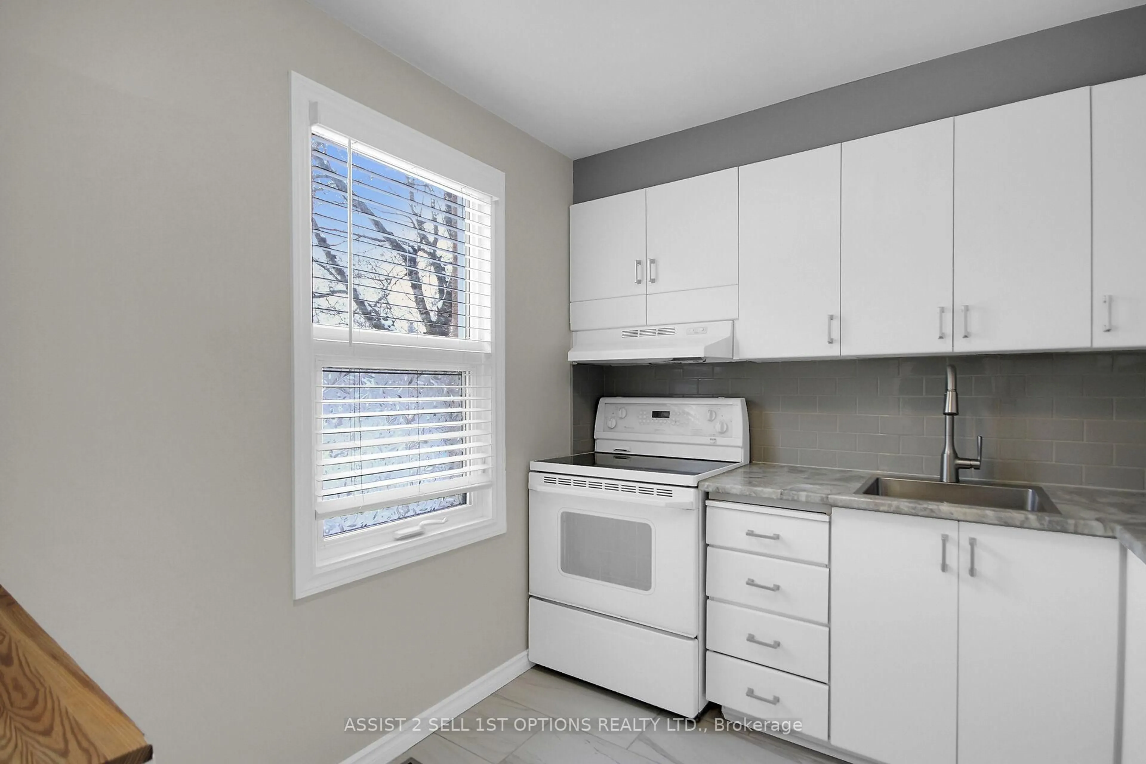 Standard kitchen, unknown for 22 Castlebrook Lane, Ottawa Ontario K2G 5G3