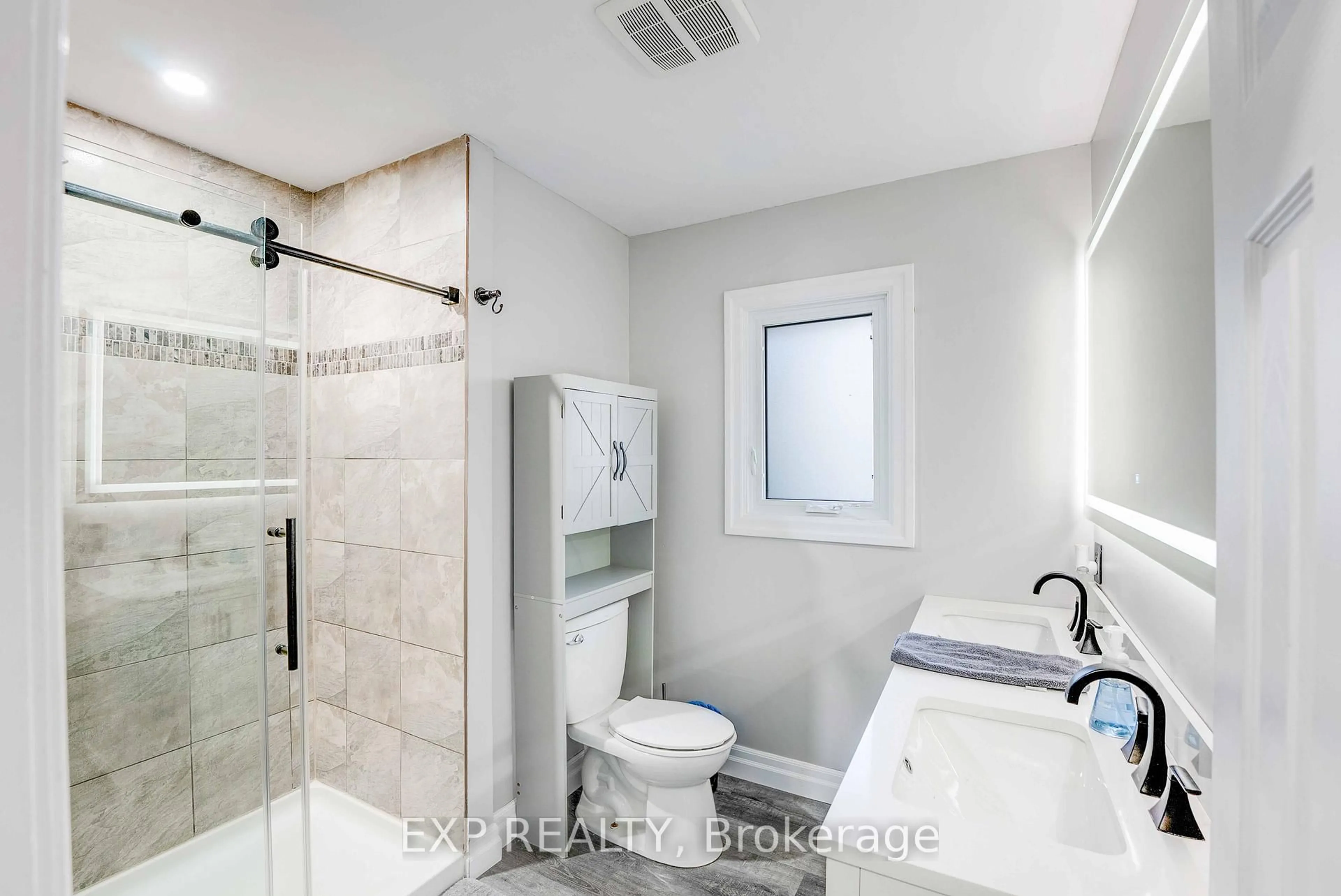 Standard bathroom, ceramic/tile floor for 3426 Strang Dr, Niagara Falls Ontario L2G 6K3