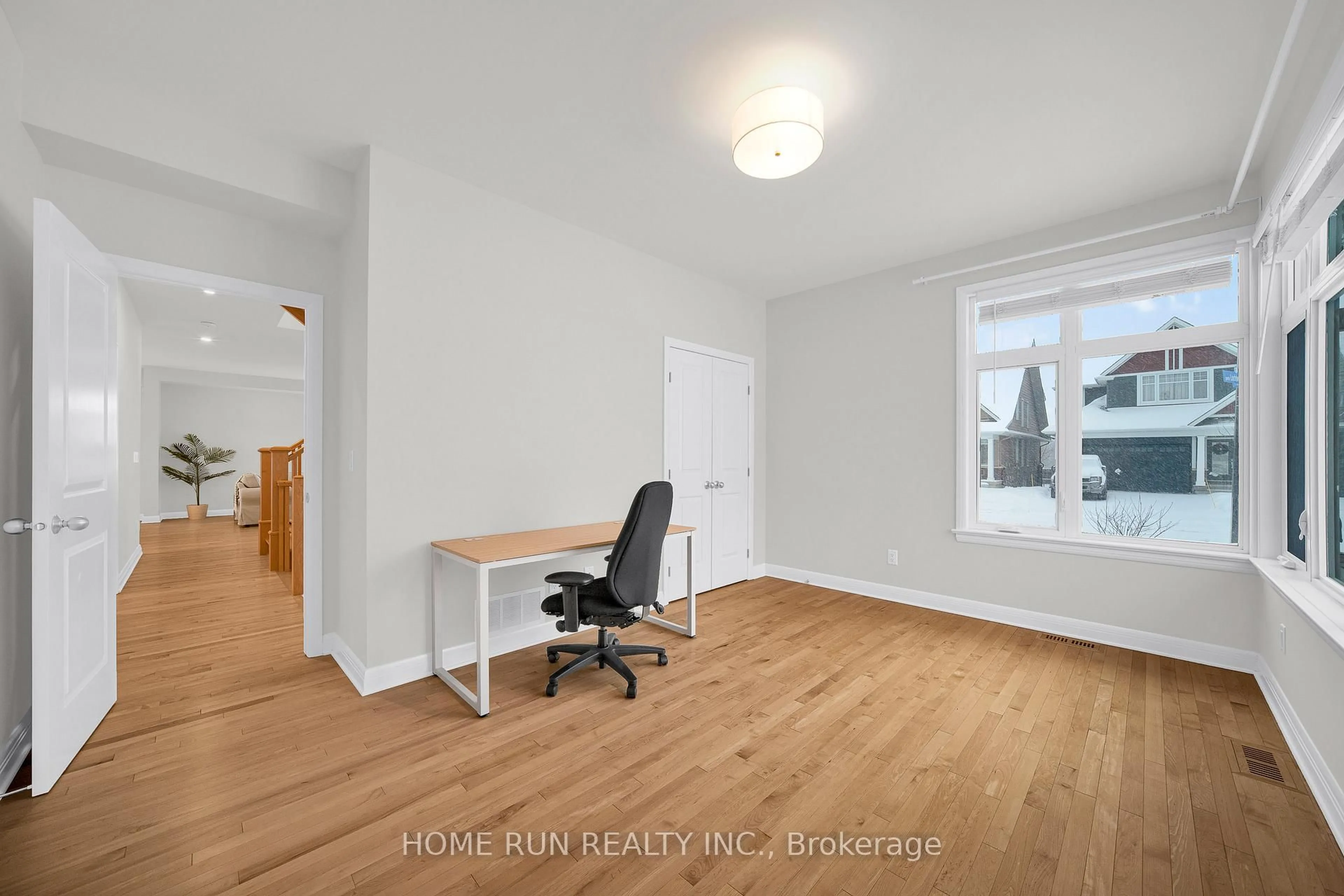 A pic of a room for 100 Lochhouse Walk, Ottawa Ontario K2J 6A4