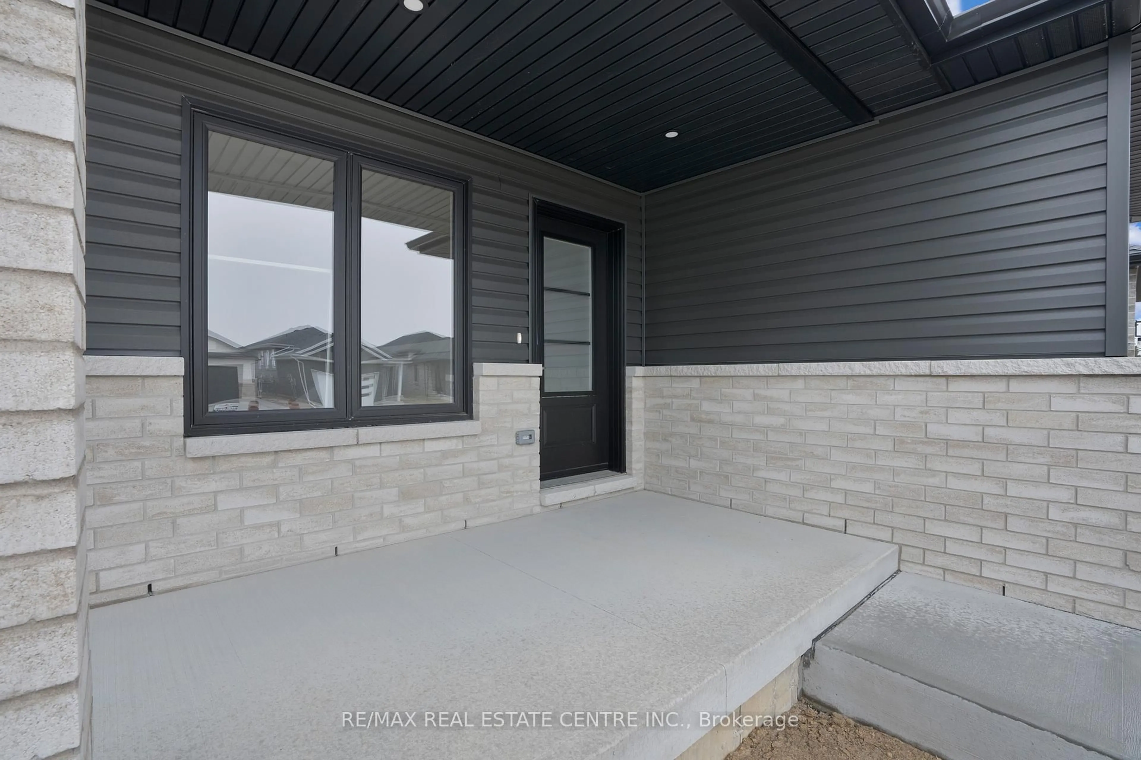 Patio, street for 167 Ironwood Tr, Chatham-Kent Ontario N7M 0T3