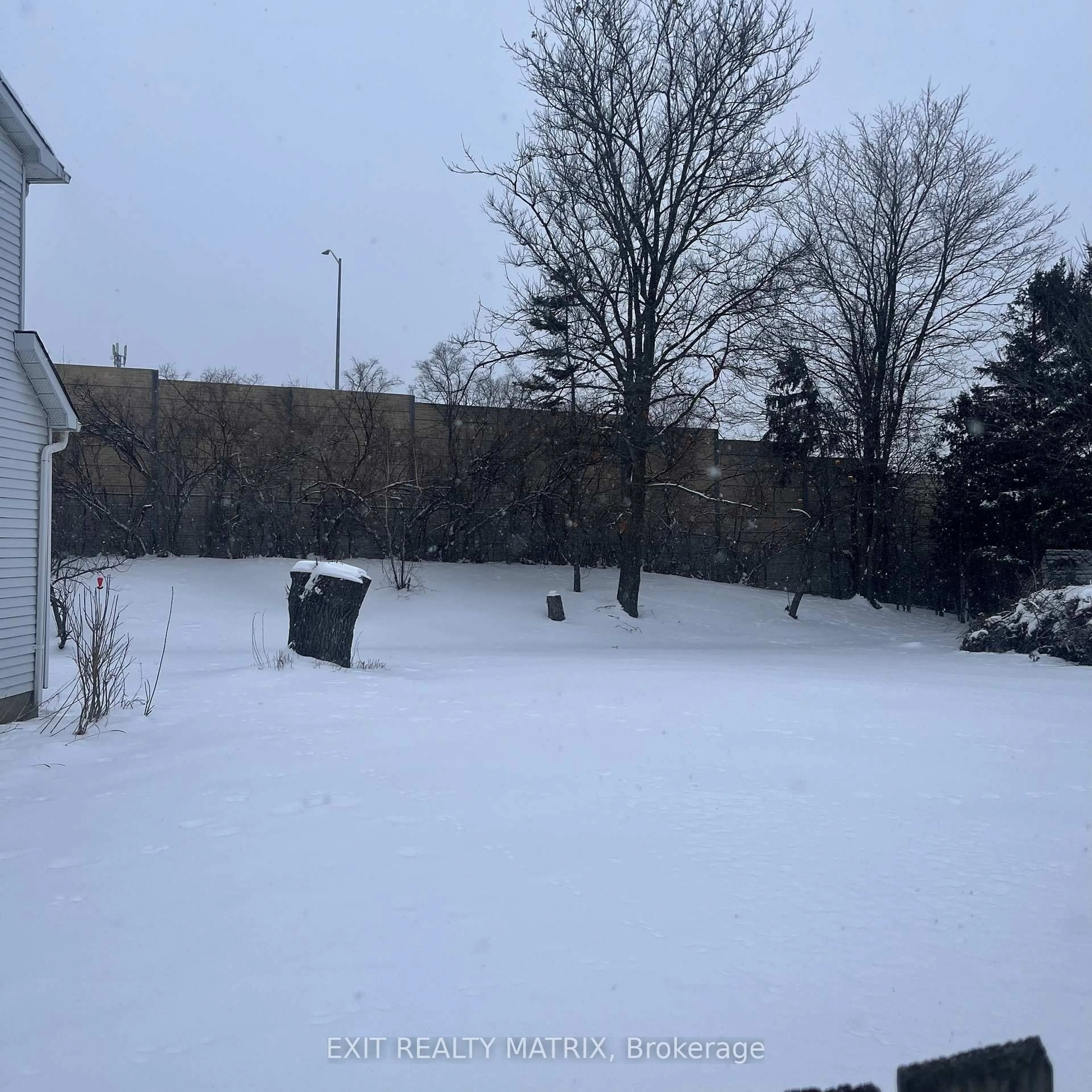 A pic from outside/outdoor area/front of a property/back of a property/a pic from drone, street for 1123 Burgundy Lane, Orleans Ontario K1C 2M9