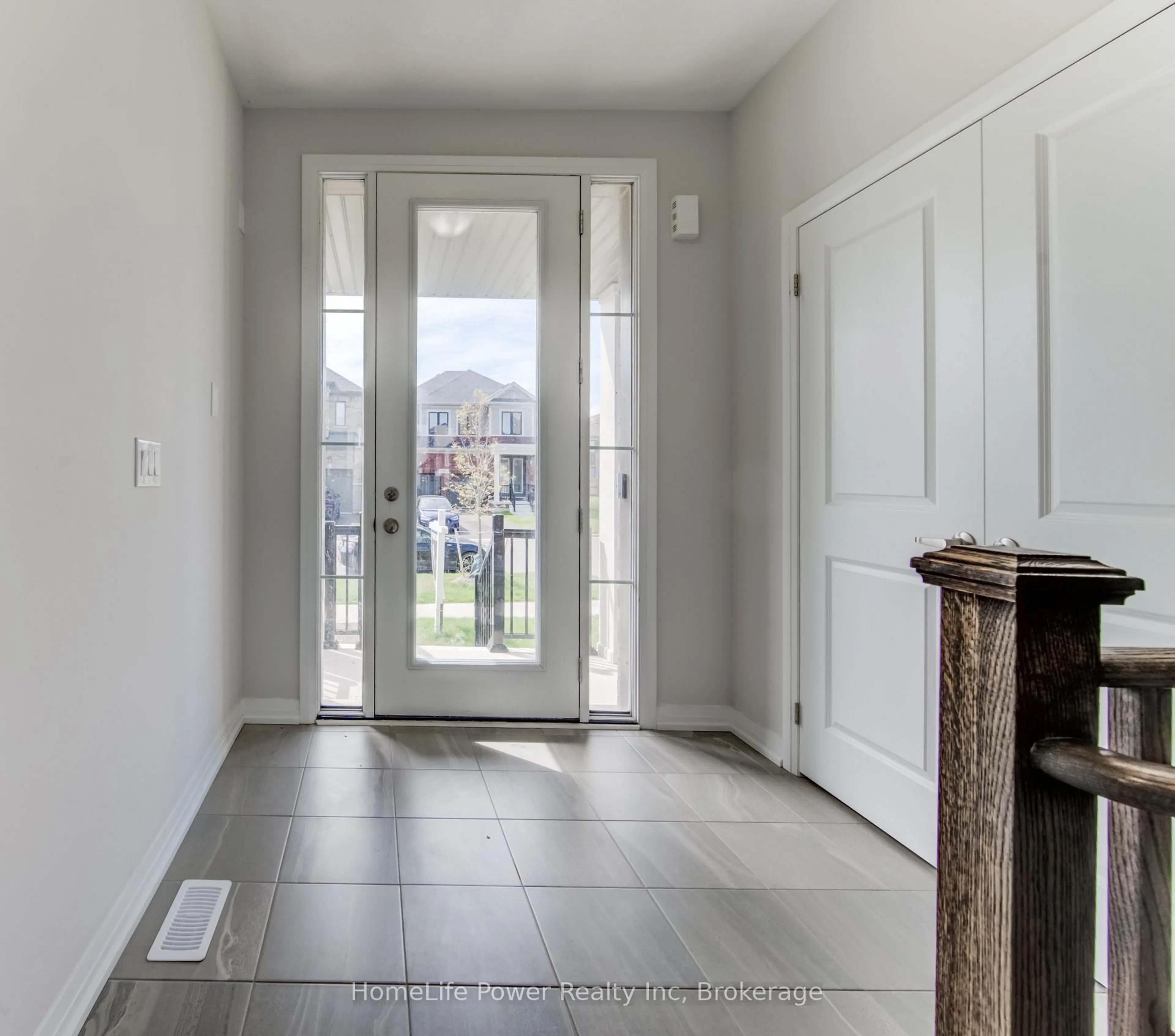 Indoor entryway for 104 Blacklock St, Cambridge Ontario N1S 0E3
