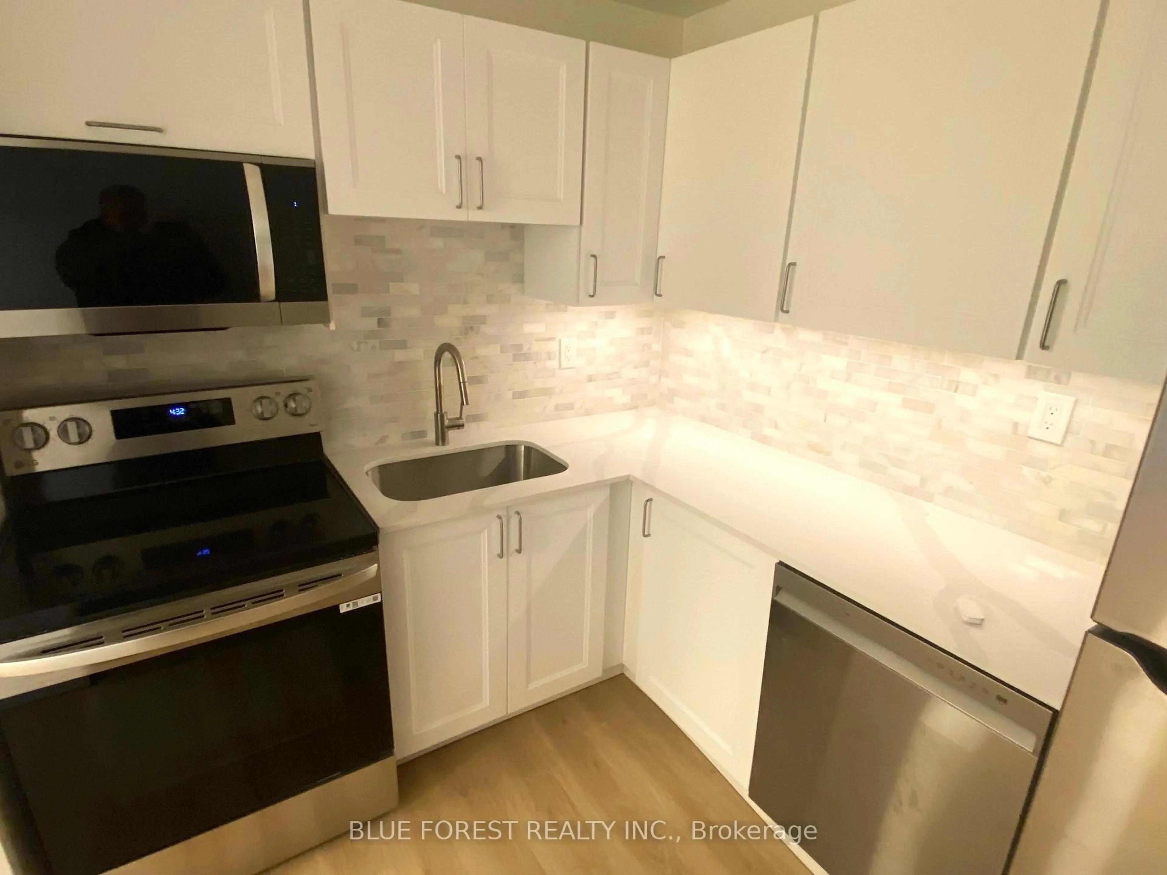 Standard kitchen, unknown for 573 Mornington Ave #512, London East Ontario N5Y 4T9