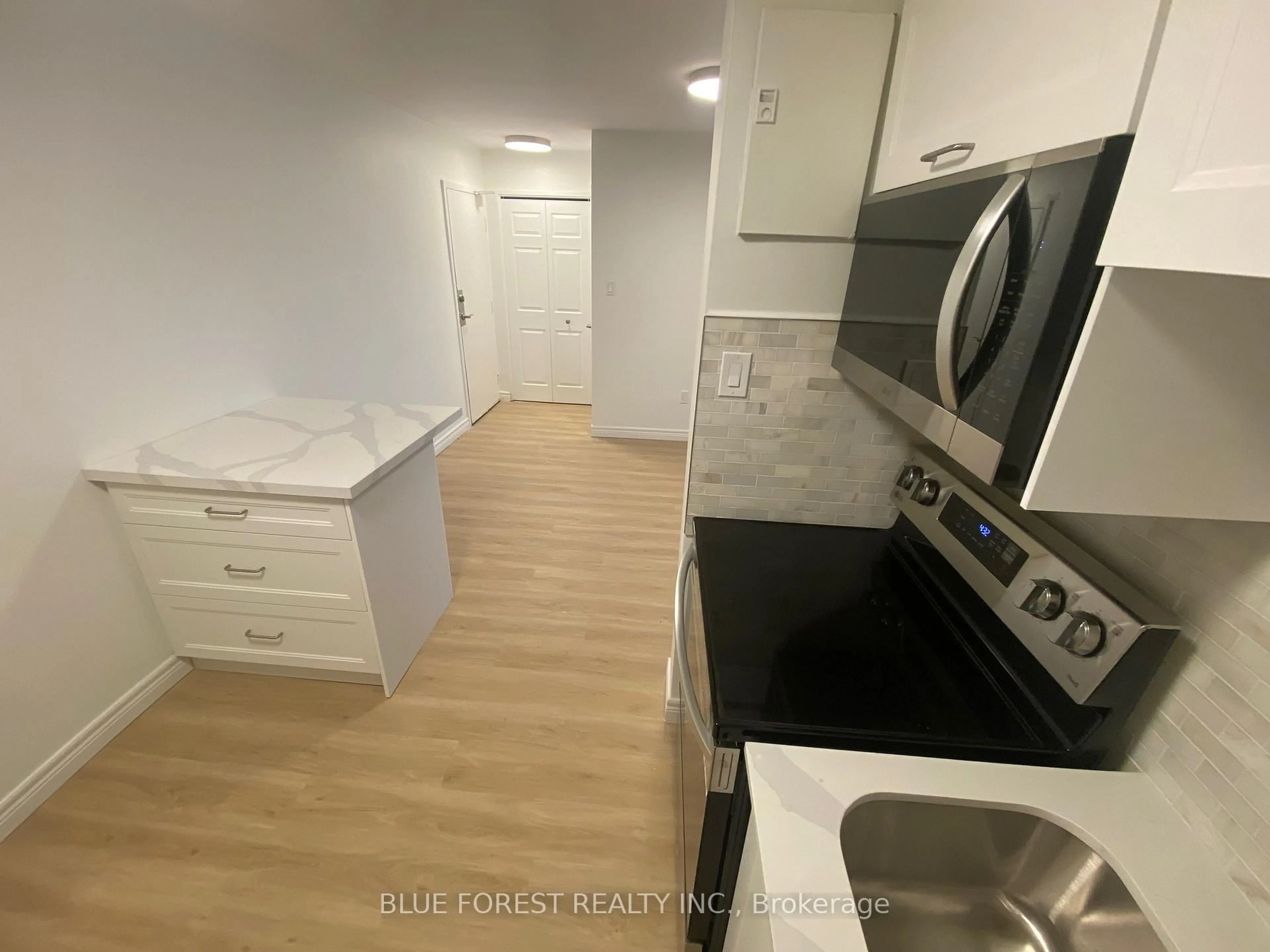 Standard kitchen, unknown for 573 Mornington Ave #512, London East Ontario N5Y 4T9