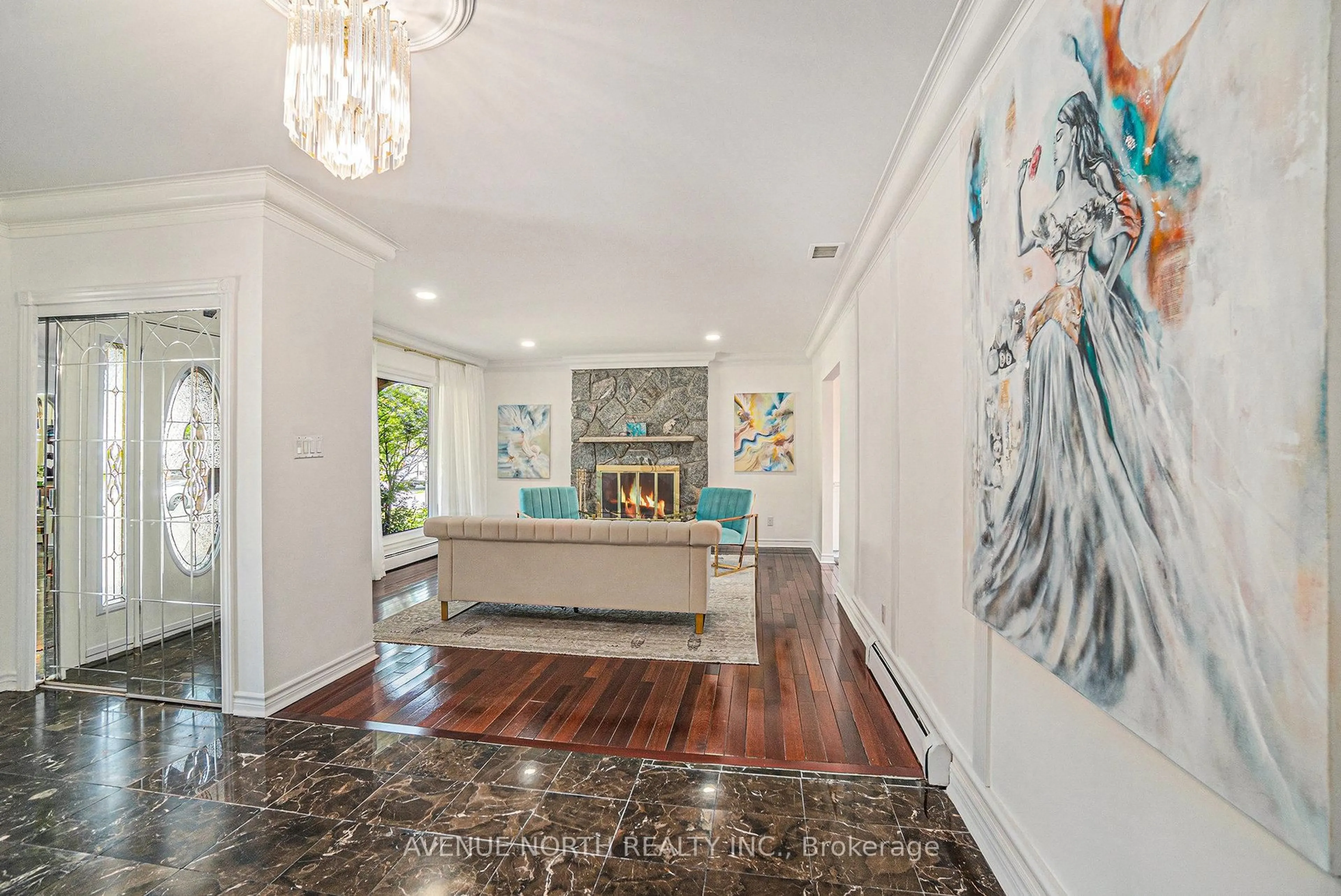 Indoor foyer for 6 Mosgrove Ave, Ottawa Ontario K2B 7W7