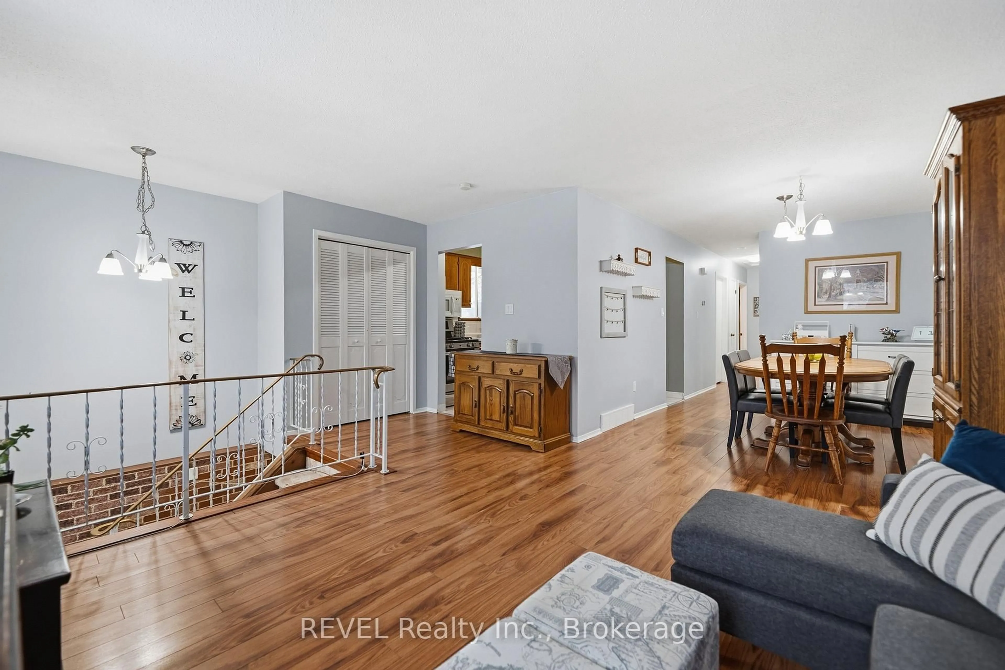 Living room with furniture, unknown for 92 Lavinia St, Fort Erie Ontario L2A 2E2