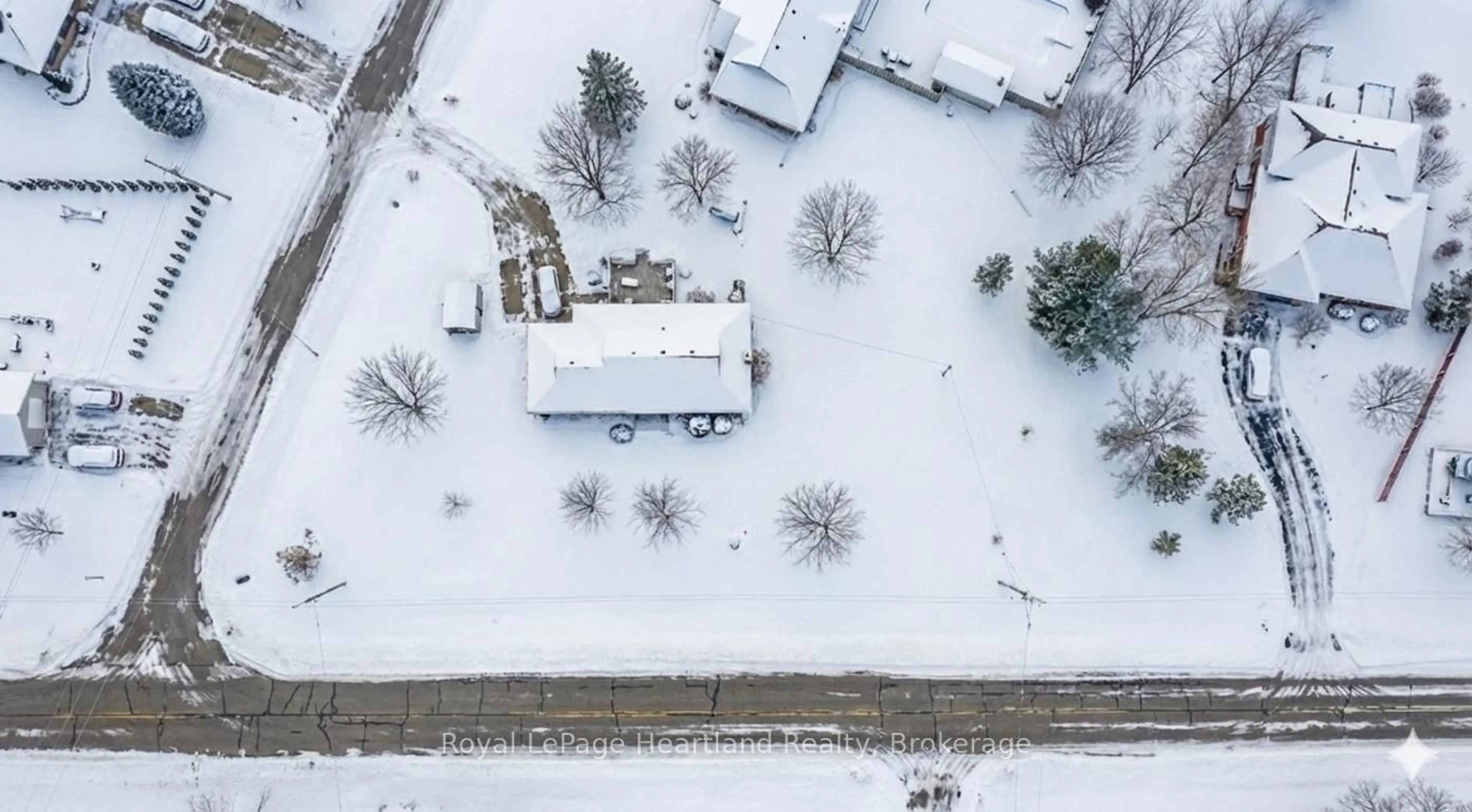 A pic from outside/outdoor area/front of a property/back of a property/a pic from drone, building for 1020 Main St, Howick Ontario N0G 2X0