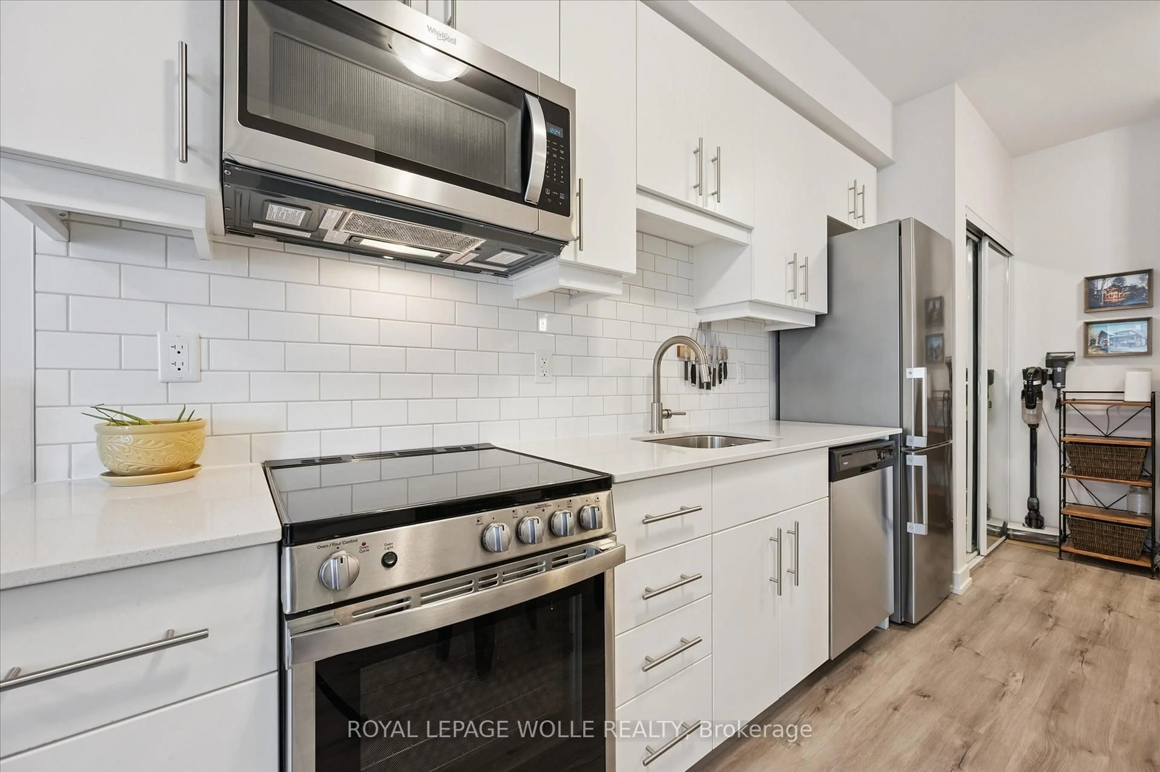 Standard kitchen, unknown for 247 Northfield St #308, Waterloo Ontario N2K 0H1