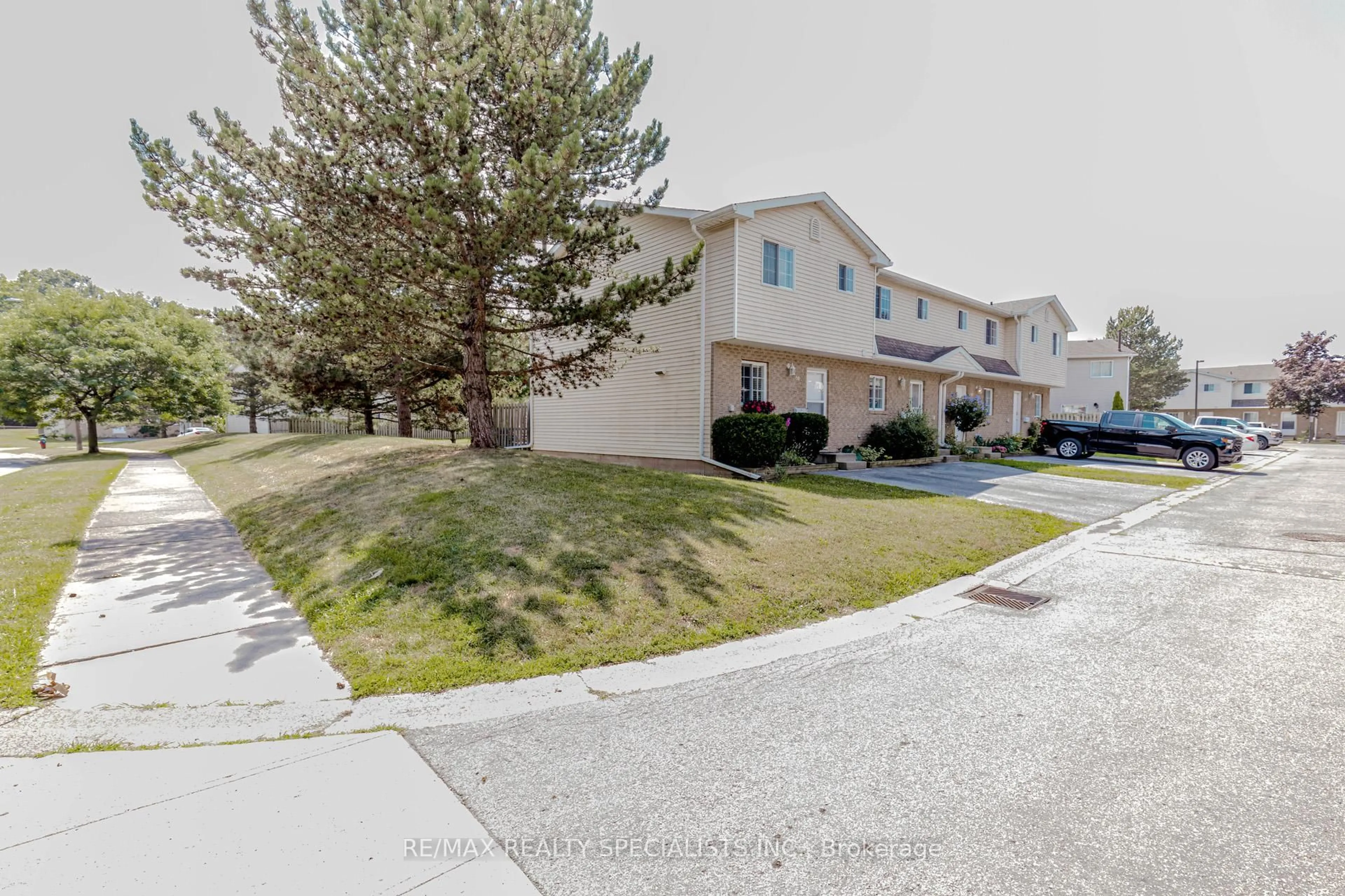 A pic from outside/outdoor area/front of a property/back of a property/a pic from drone, street for 8136 Coventry Rd #66, Niagara Falls Ontario L2H 2X6