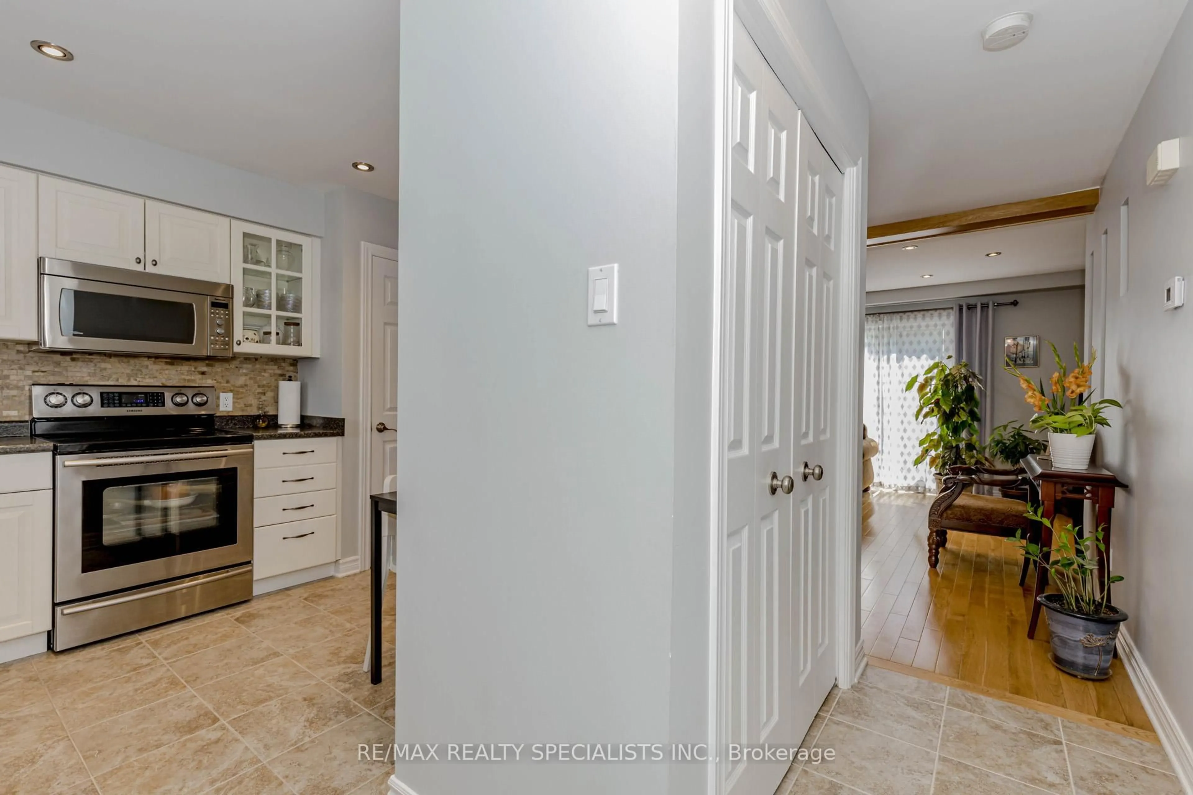 Indoor entryway for 8136 Coventry Rd #66, Niagara Falls Ontario L2H 2X6