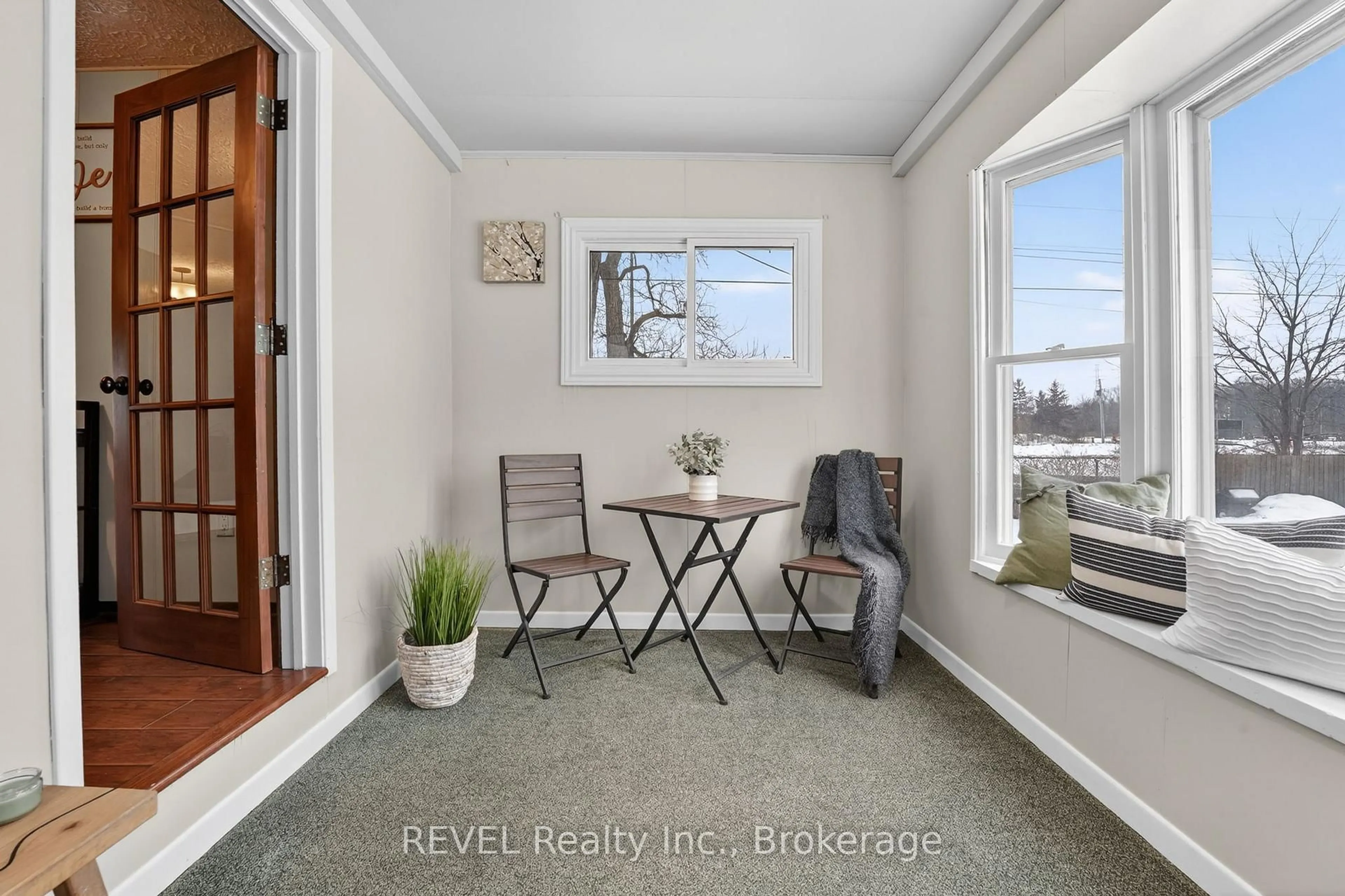 Indoor entryway for 239 Becken Cres, Welland Ontario L3B 5N4