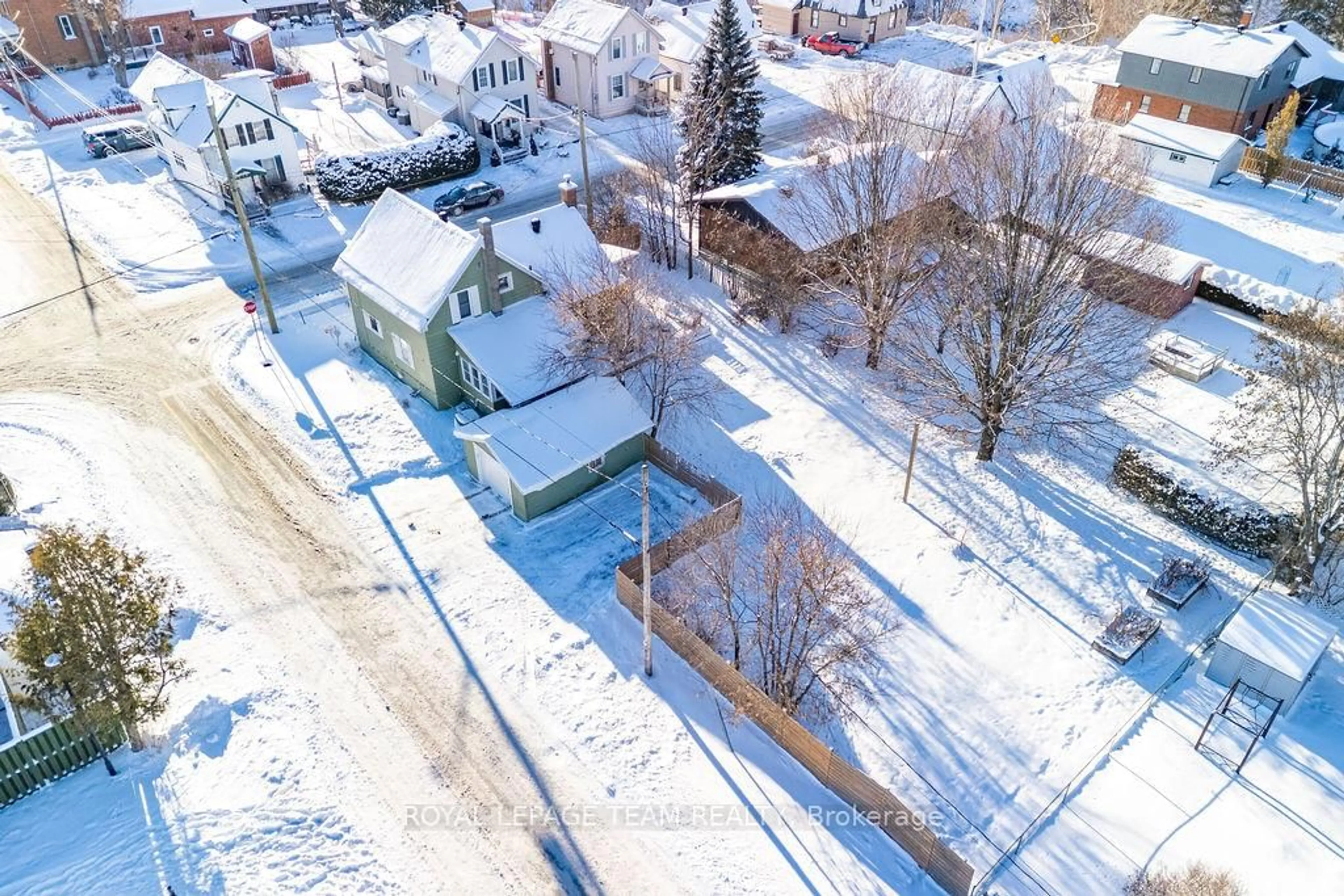 A pic from outside/outdoor area/front of a property/back of a property/a pic from drone, street for 212 Prince St, Renfrew Ontario K7V 2V7