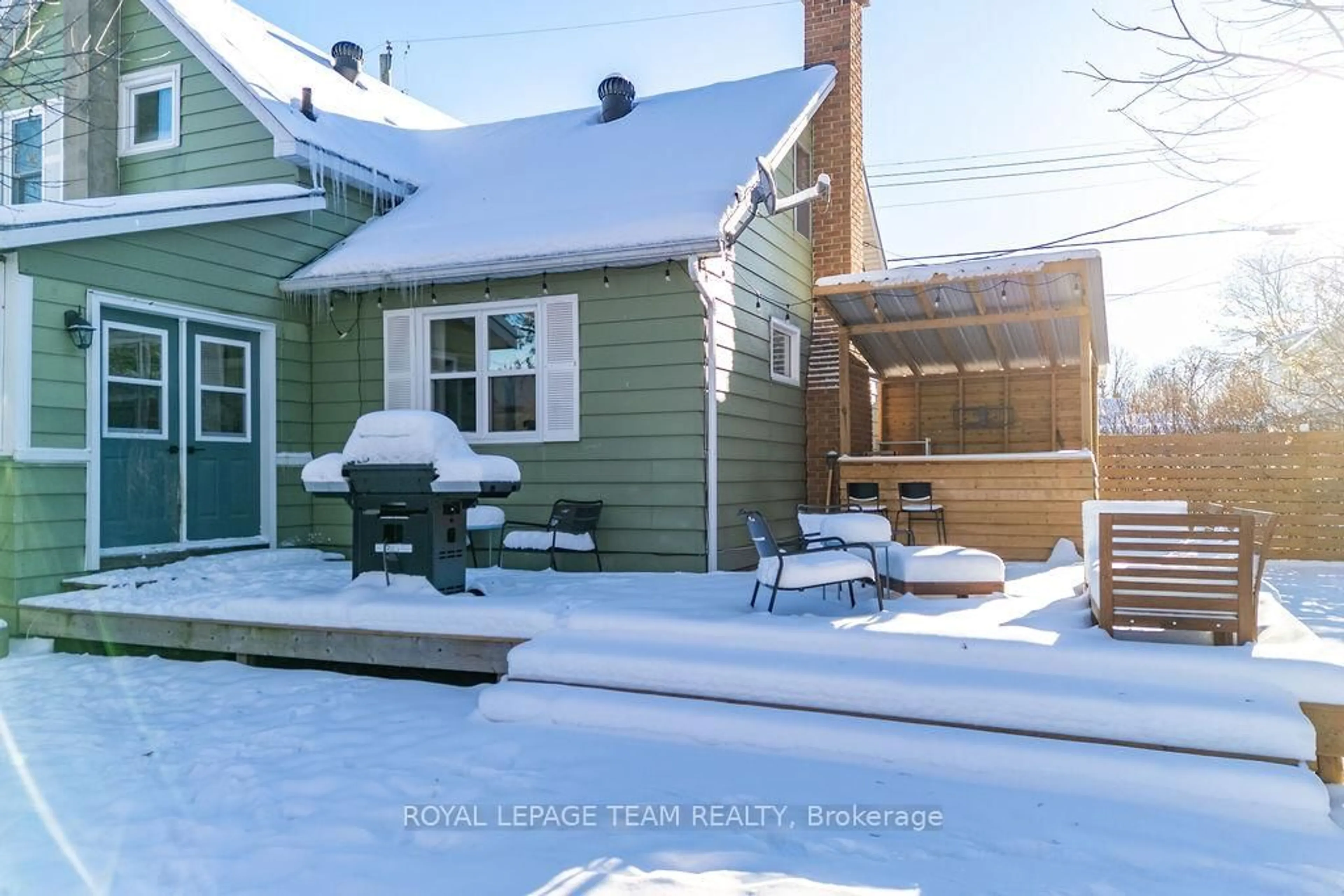 Patio, street for 212 Prince St, Renfrew Ontario K7V 2V7