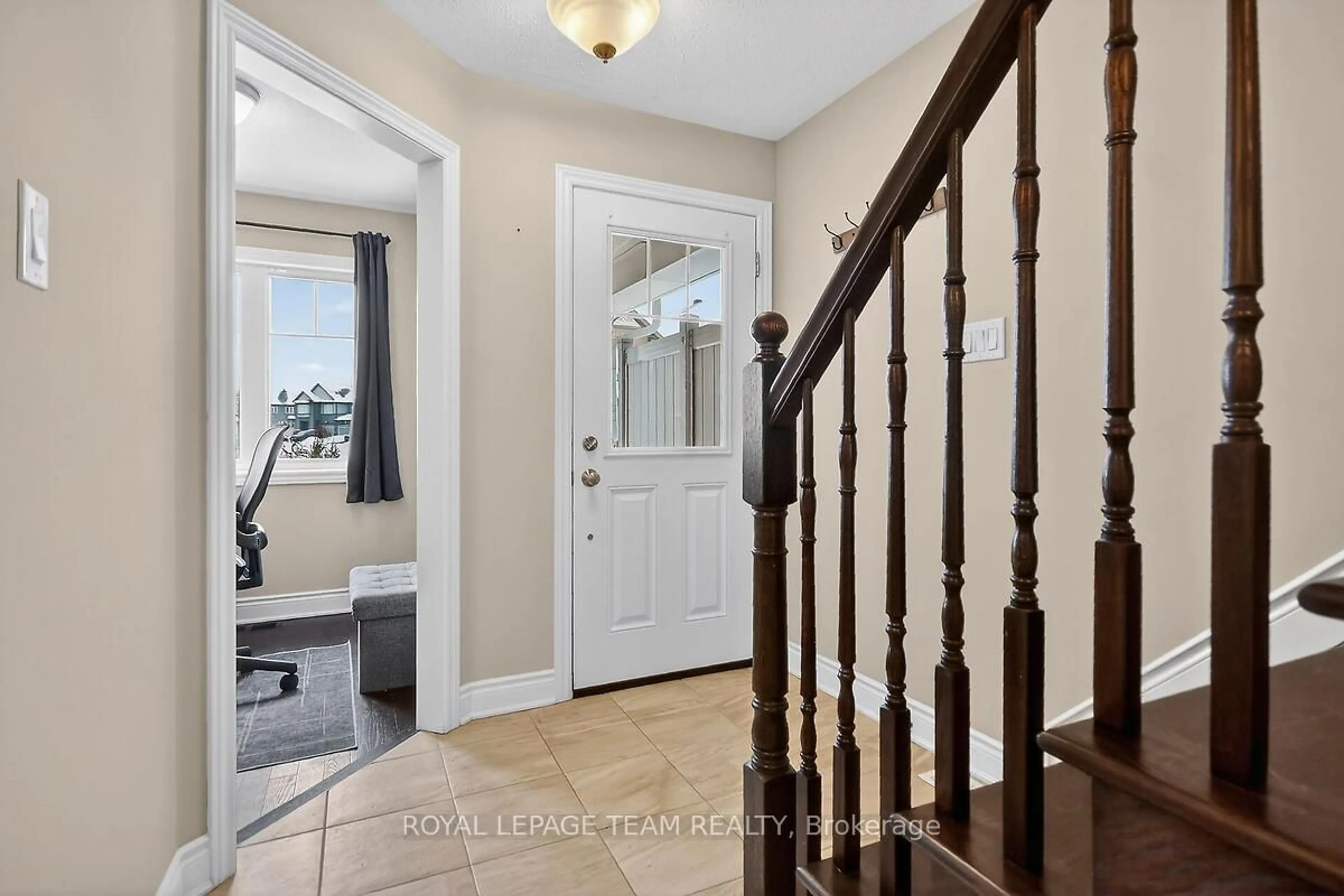 Indoor entryway for 65 Astervale St, Ottawa Ontario K4A 1A5