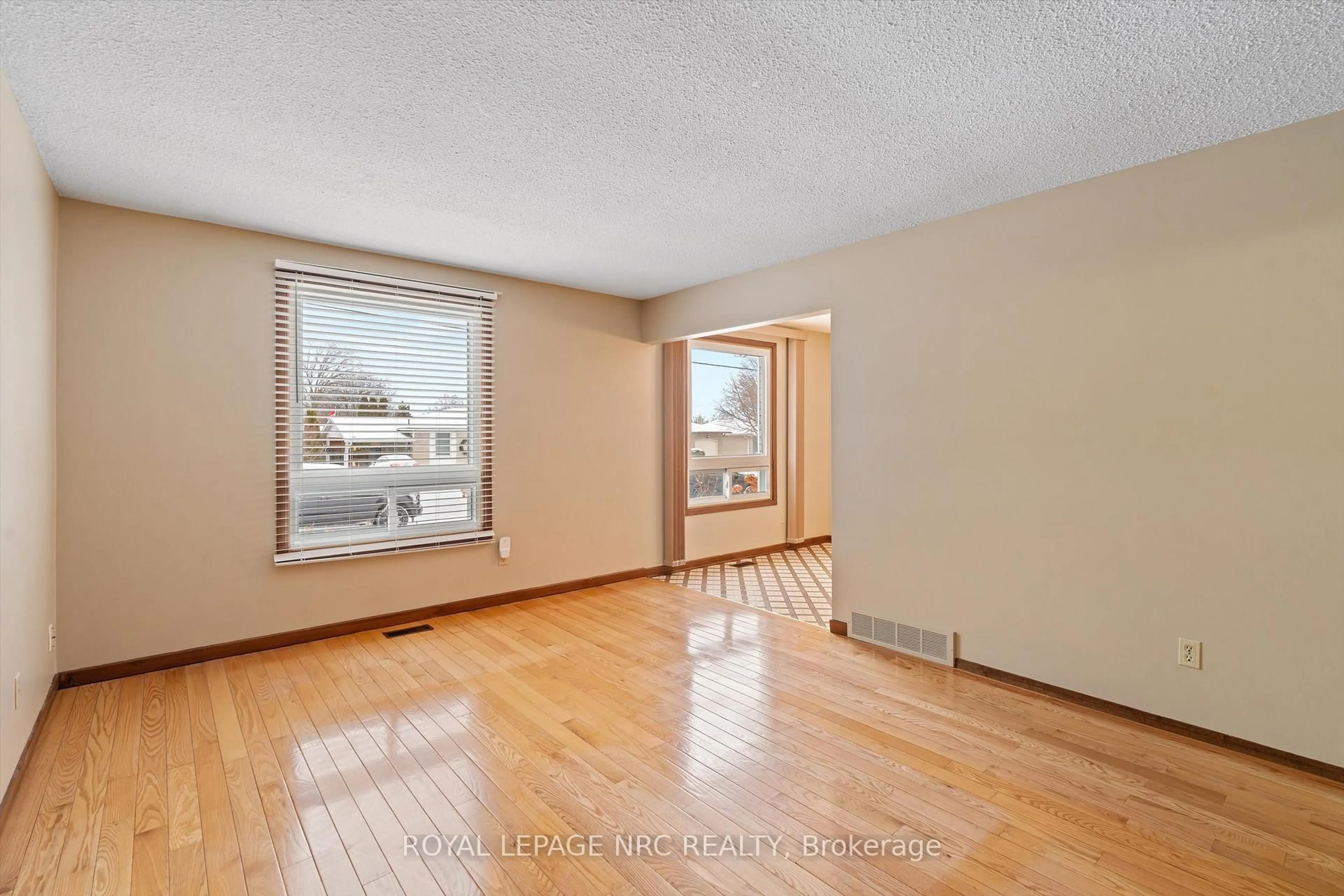 A pic of a room for 16 Appleford Rd, St. Catharines Ontario L2P 3M3