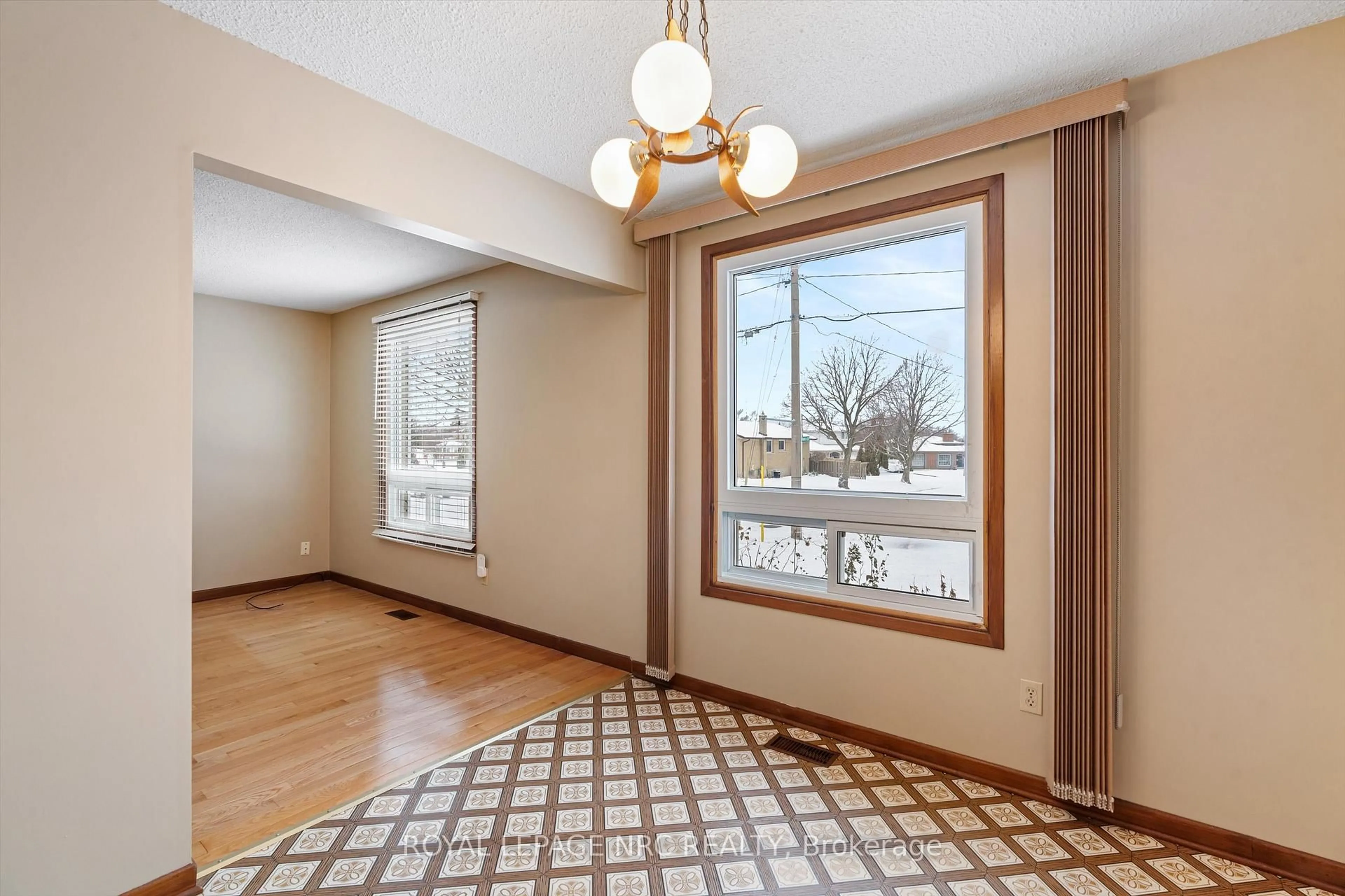 Unknown for 16 Appleford Rd, St. Catharines Ontario L2P 3M3