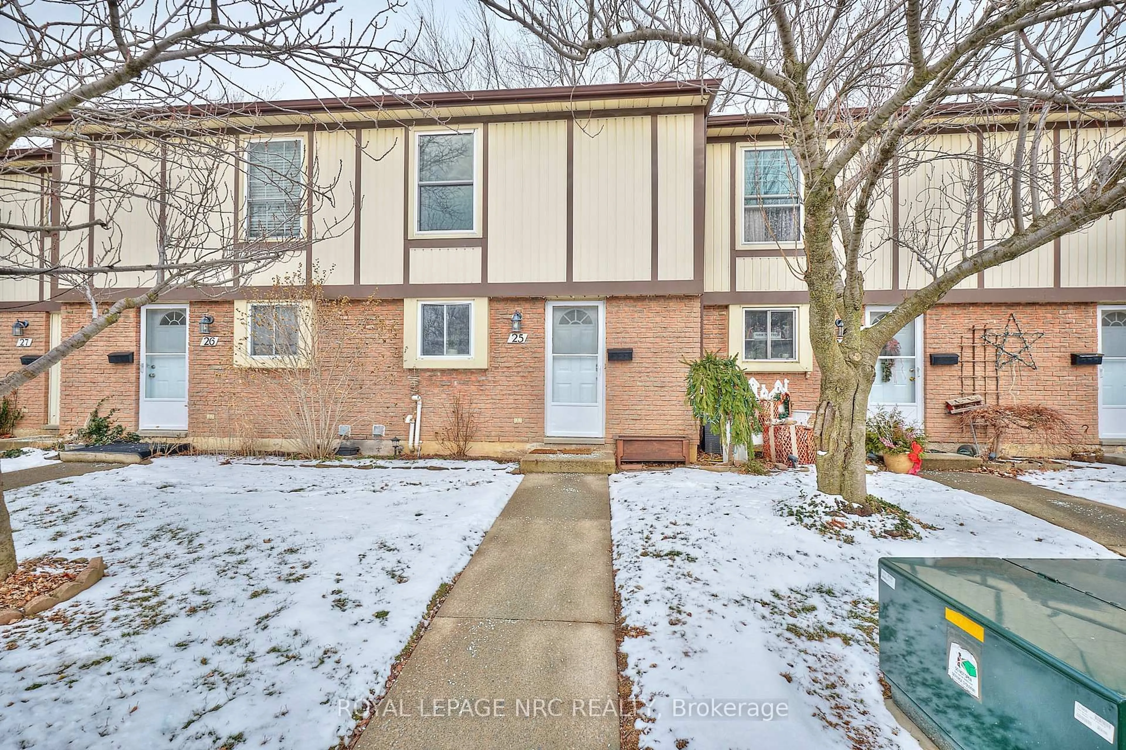 Home with brick exterior material, street for 25 Linfield Dr #25, St. Catharines Ontario L2N 5T7