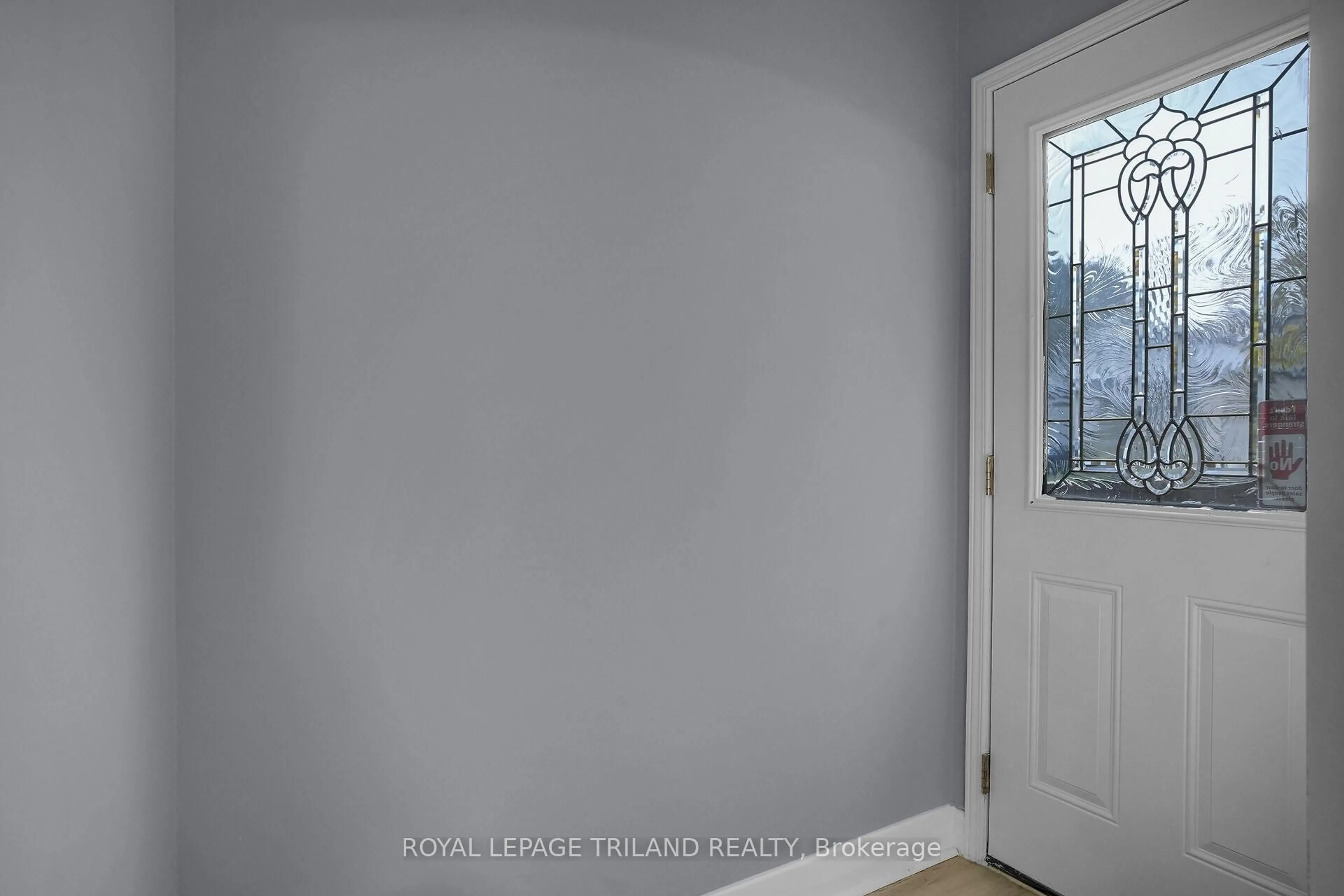 Indoor entryway for 114 Emery St, London South Ontario N6J 1S1