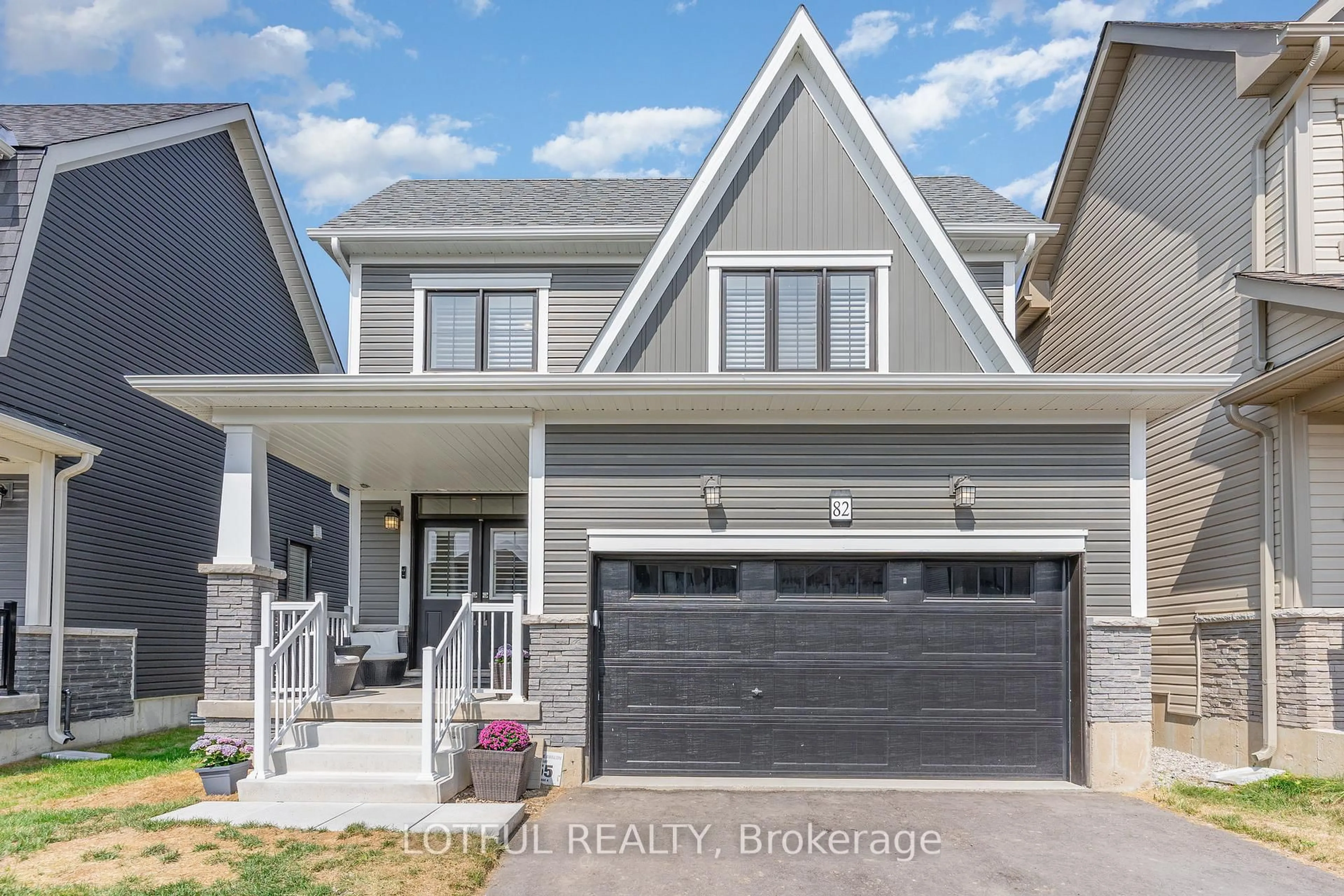 Home with vinyl exterior material, street for 82 Lilac Circ, Haldimand Ontario N3W 0H6