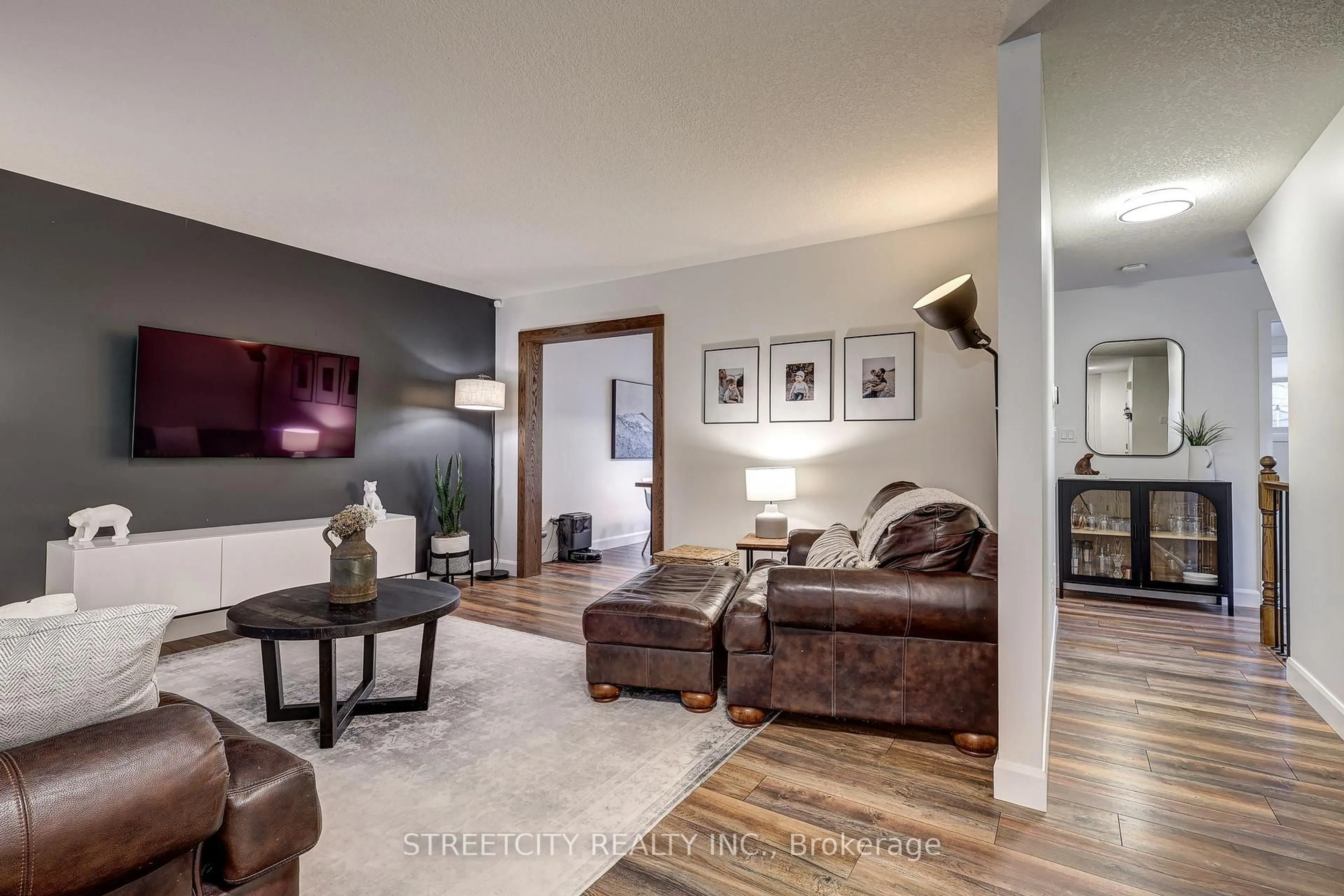 Living room with furniture, unknown for 105 Penhale Ave, St. Thomas Ontario N5R 6M3