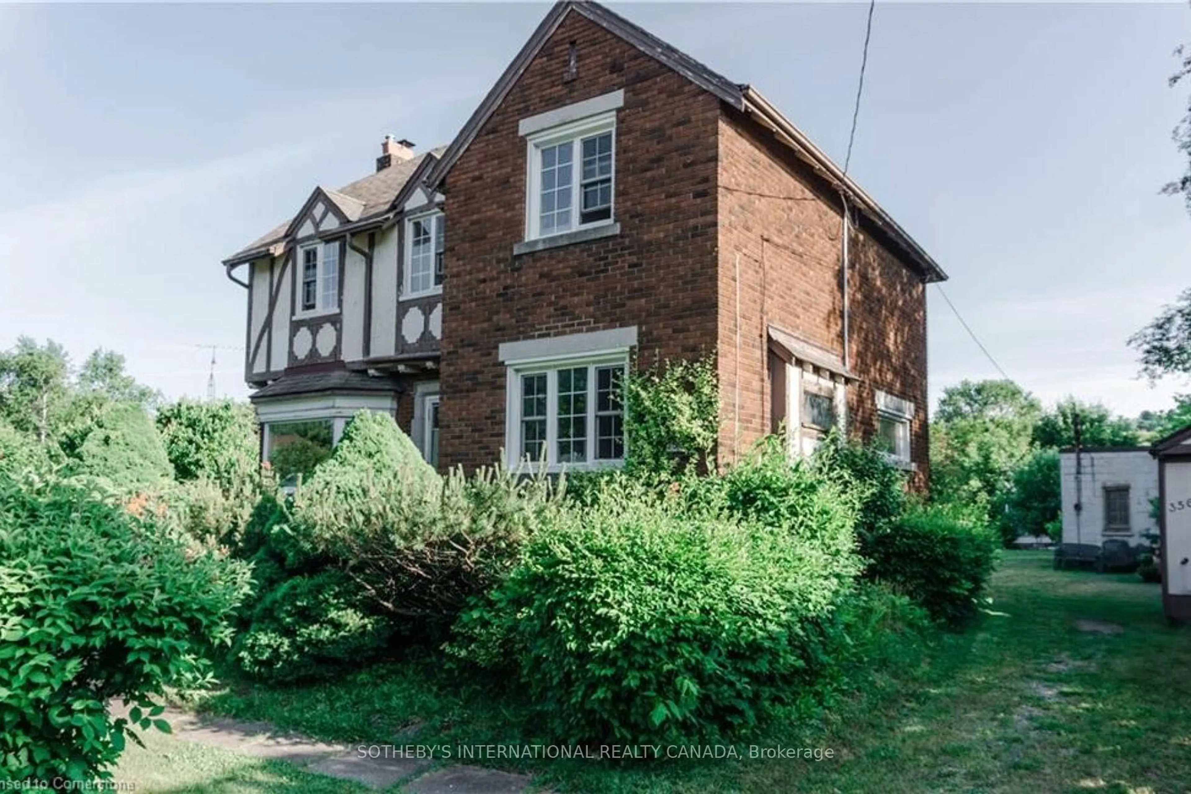 A pic from outside/outdoor area/front of a property/back of a property/a pic from drone, street for 356 King St, Hamilton Ontario L8G 1M4