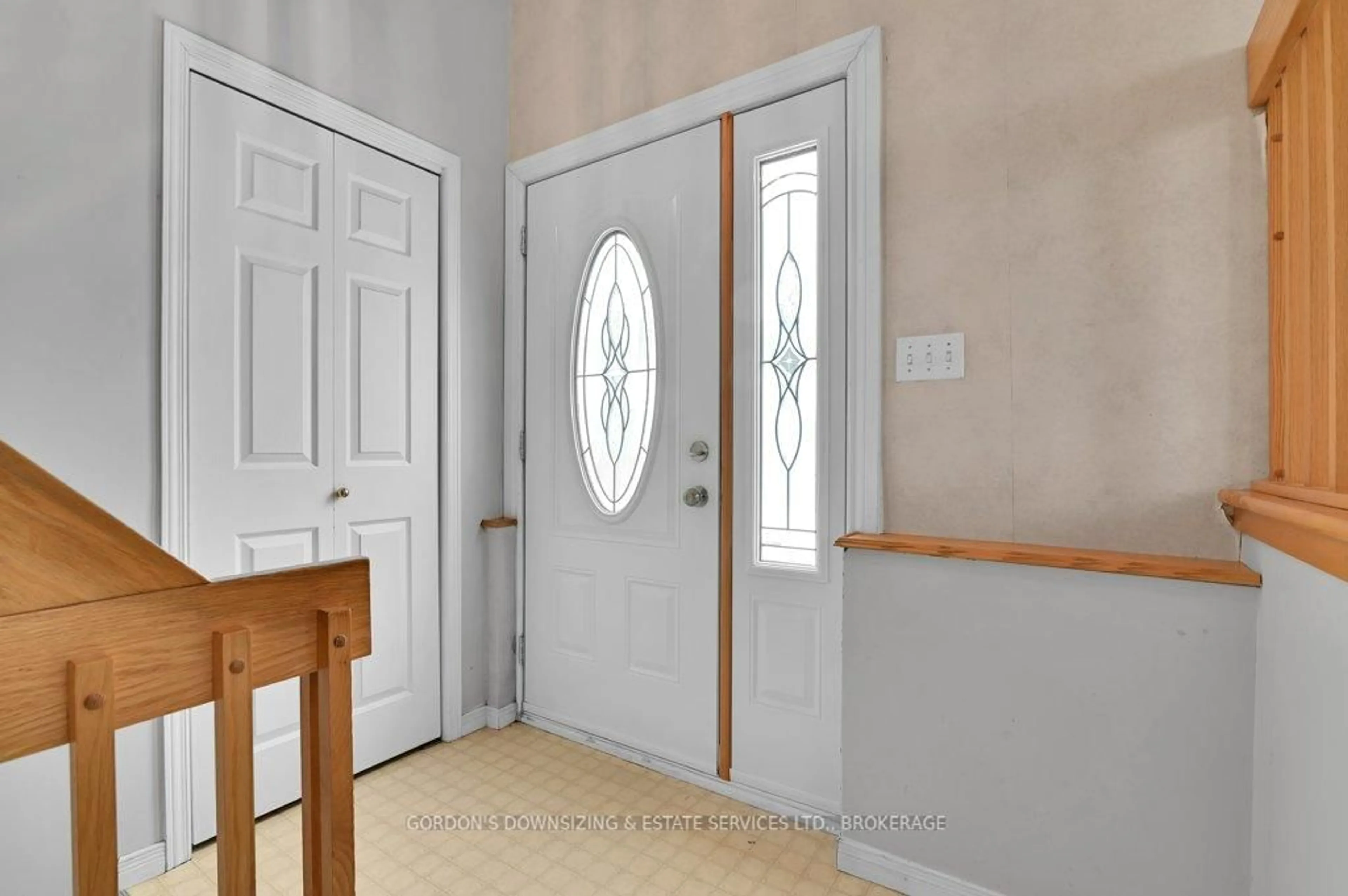 Indoor entryway for 556 Jase St, Cornwall Ontario K6H 7G5