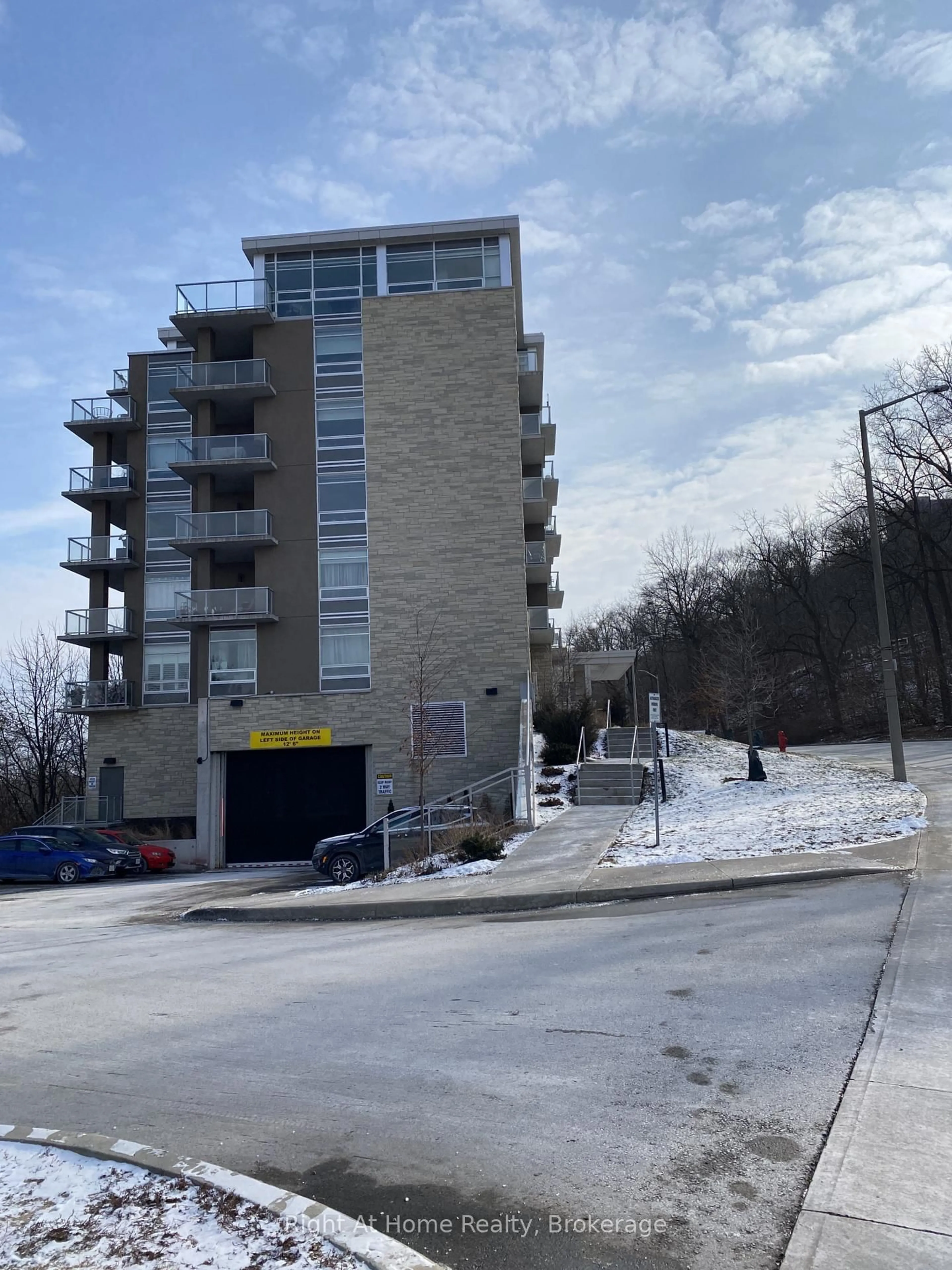 Unknown for 455 Charlton Ave #606, Hamilton Ontario L8N 0B2