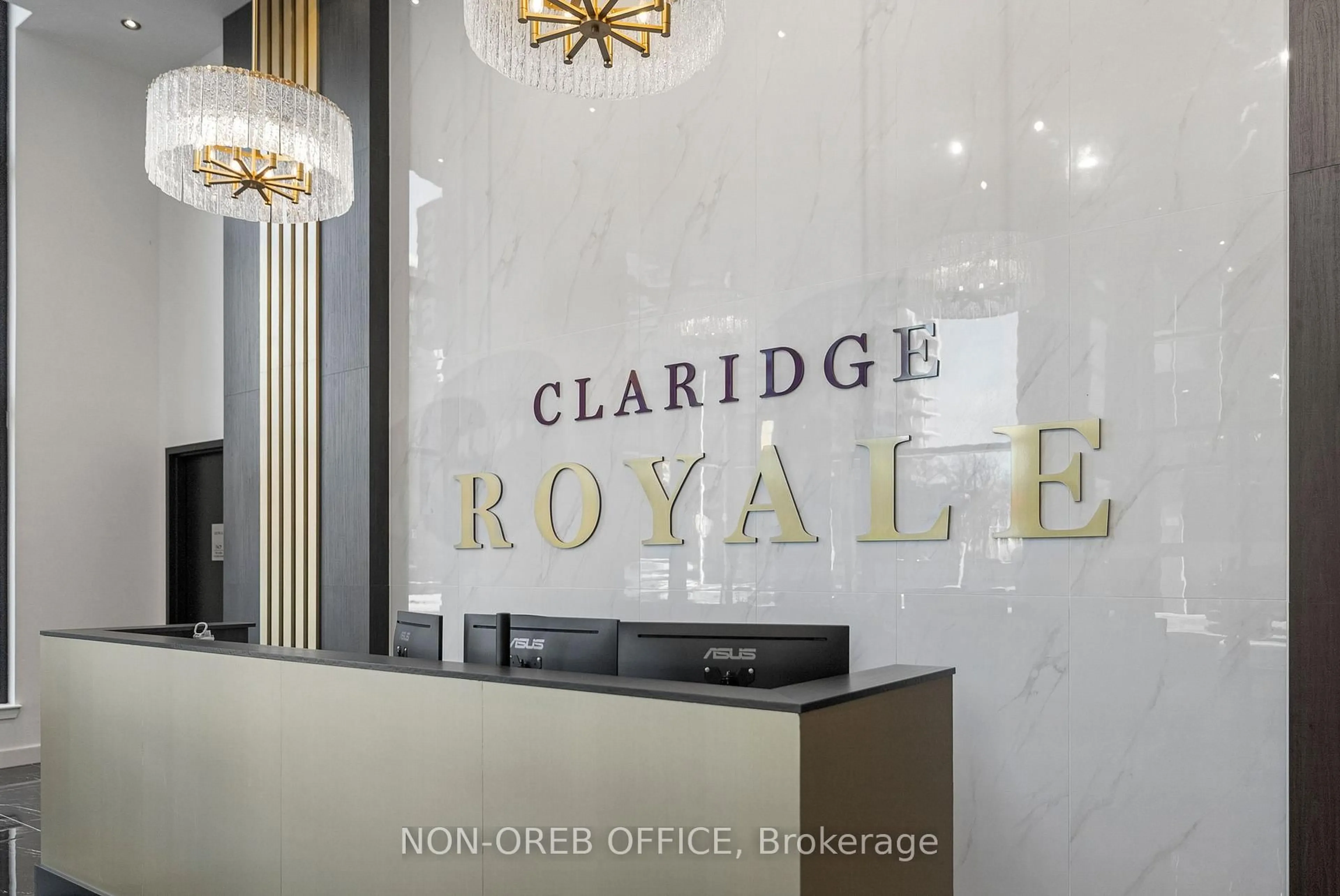 Indoor foyer for 180 George St #PH208, Ottawa Ontario K1N 0G8