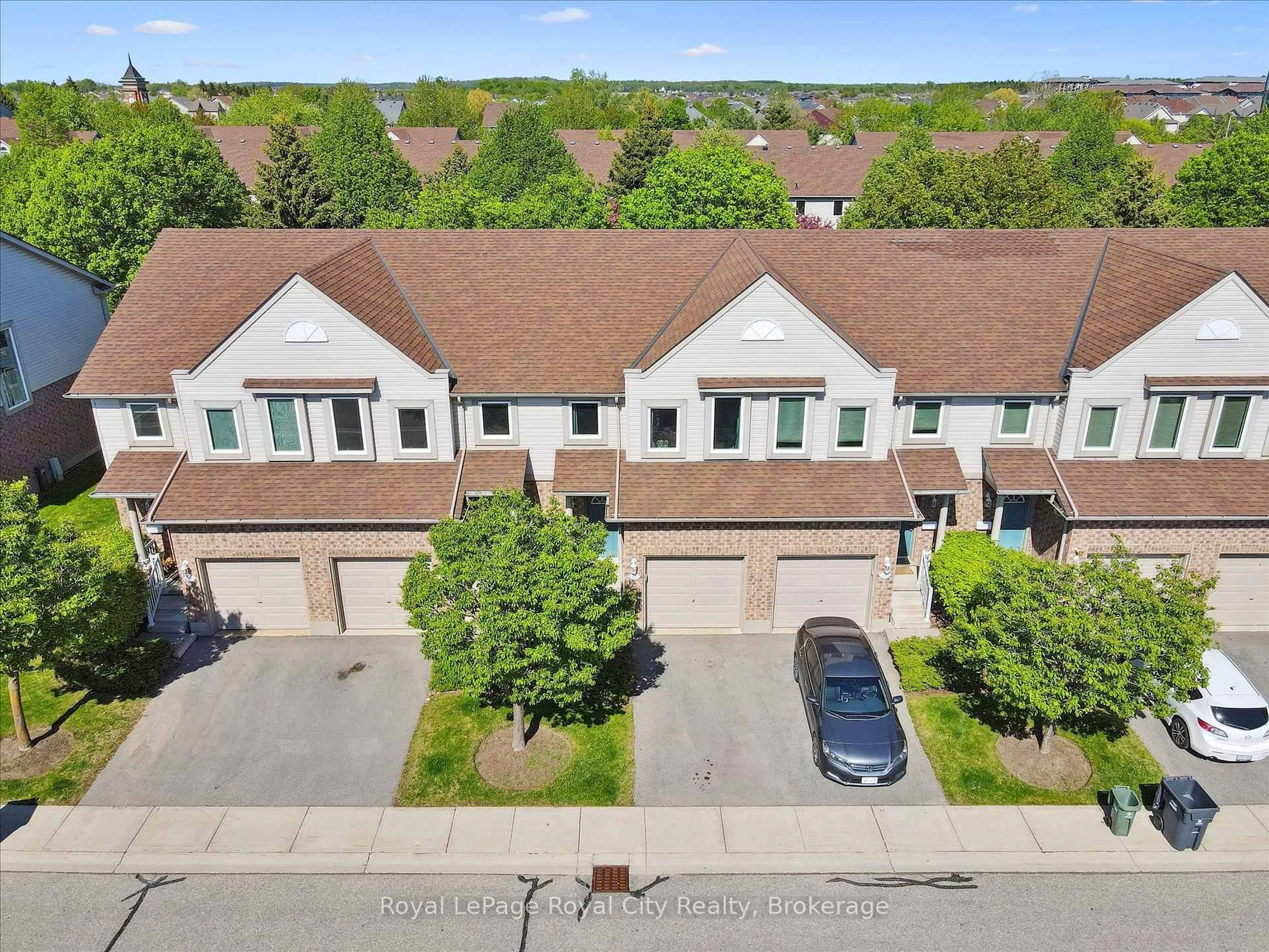 A pic from outside/outdoor area/front of a property/back of a property/a pic from drone, street for 69 Roehampton Cres, Guelph Ontario N1L 1M8