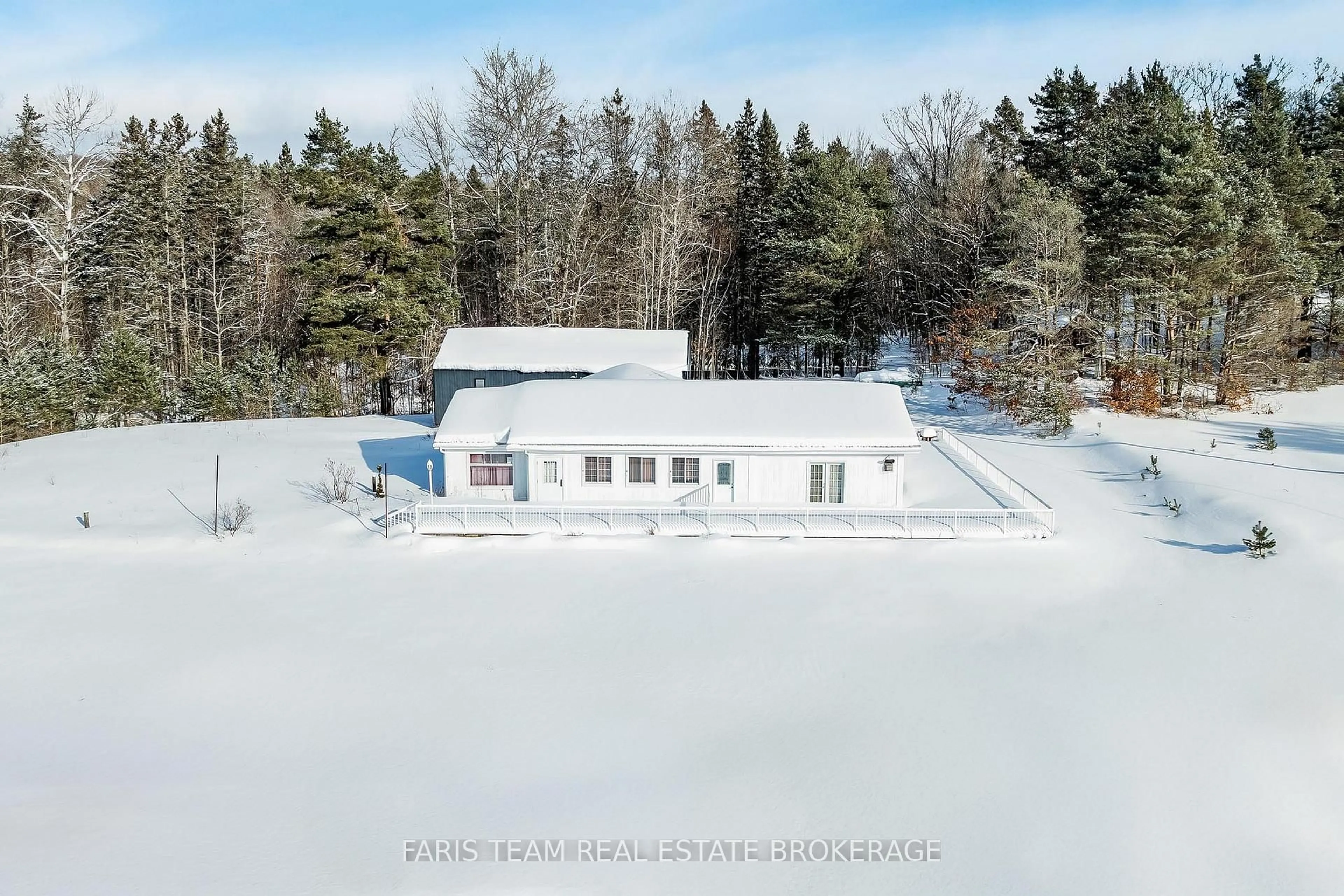 A pic from outside/outdoor area/front of a property/back of a property/a pic from drone, building for 2180-2186 Highway 141, Muskoka Lakes Ontario P0B 1L0
