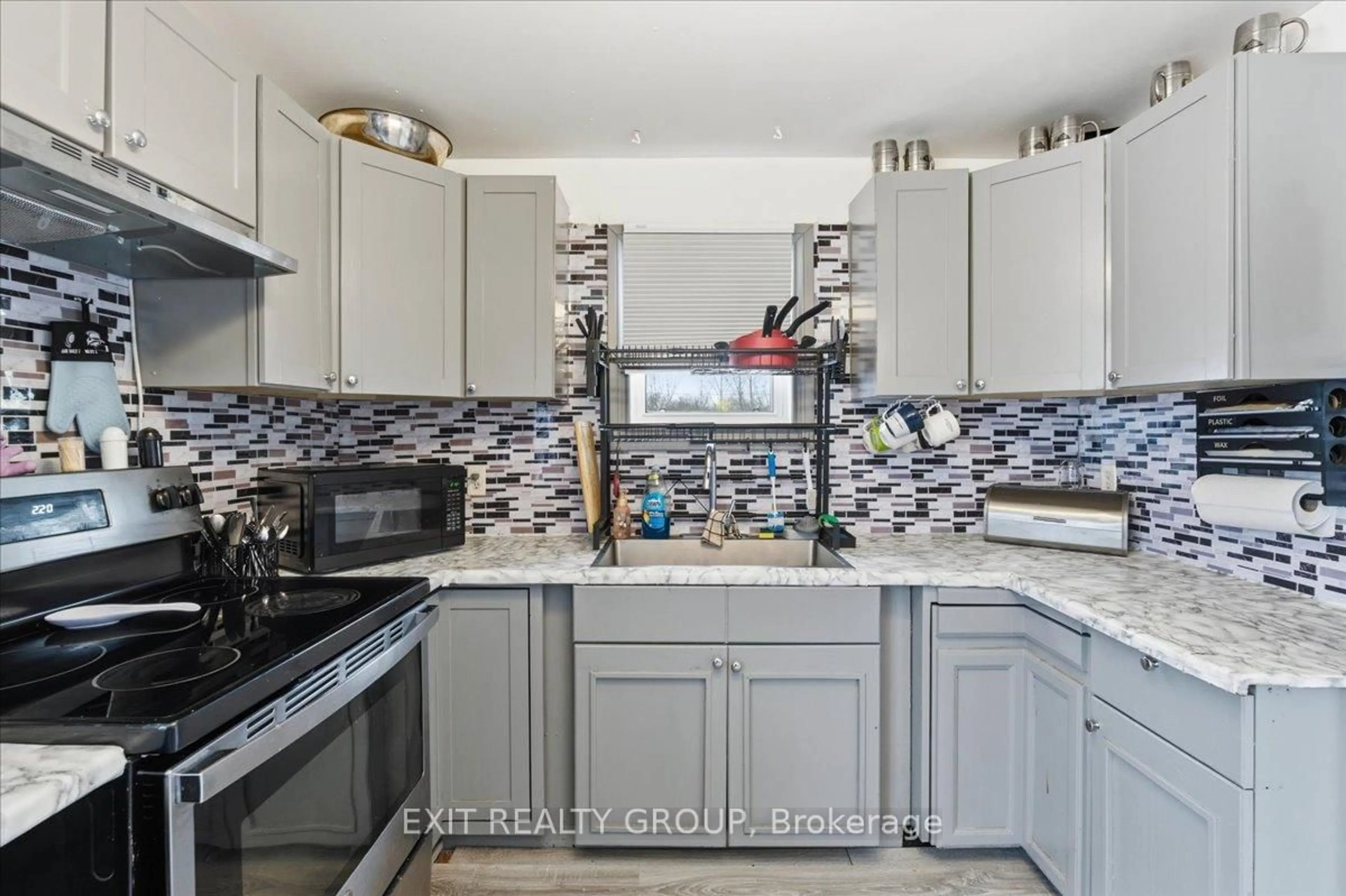 Open concept kitchen, ceramic/tile floor for 16 Catherine St, Shannonville Ontario K0K 3A0