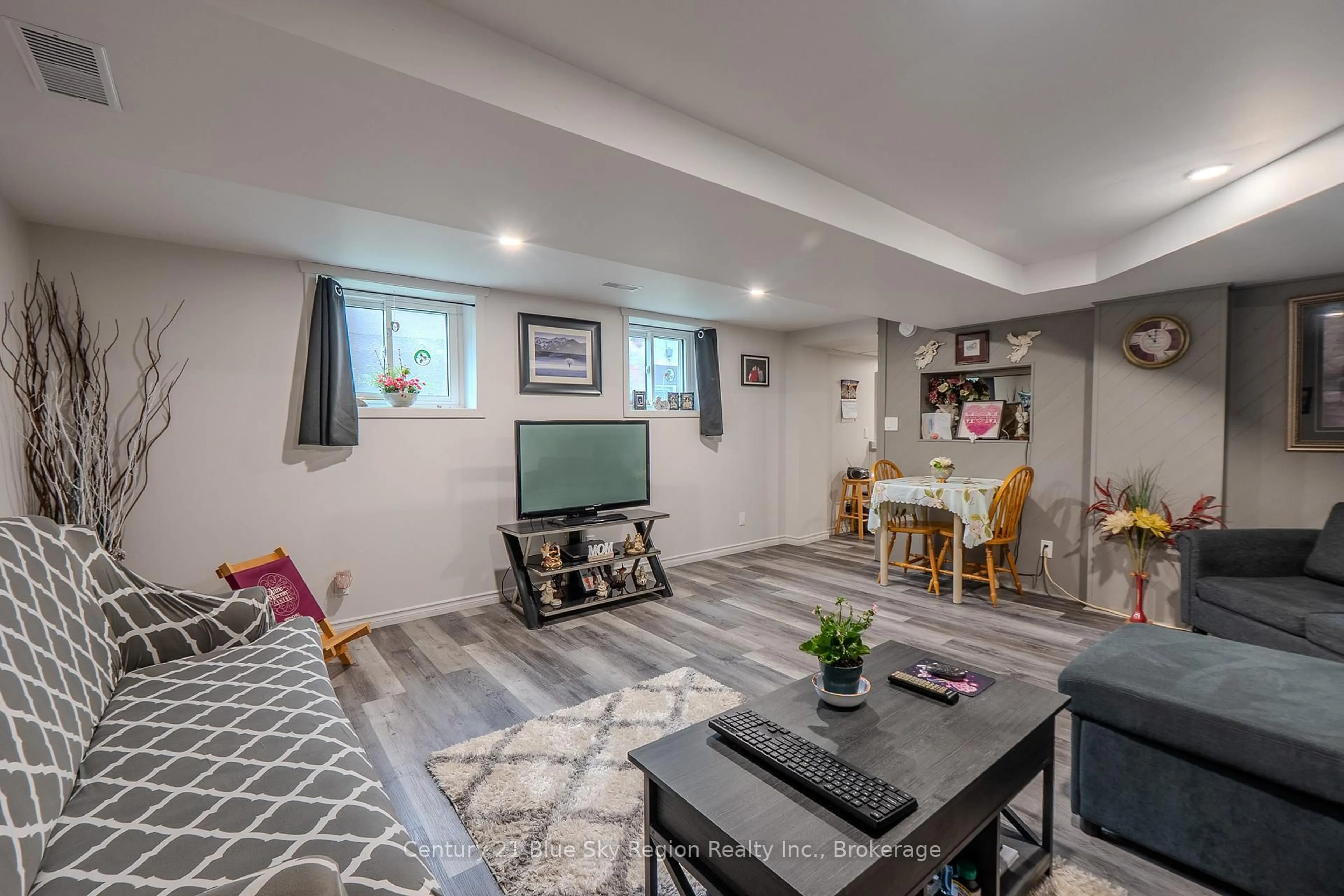 Unknown for 242 Princess St, North Bay Ontario P1B 1P9