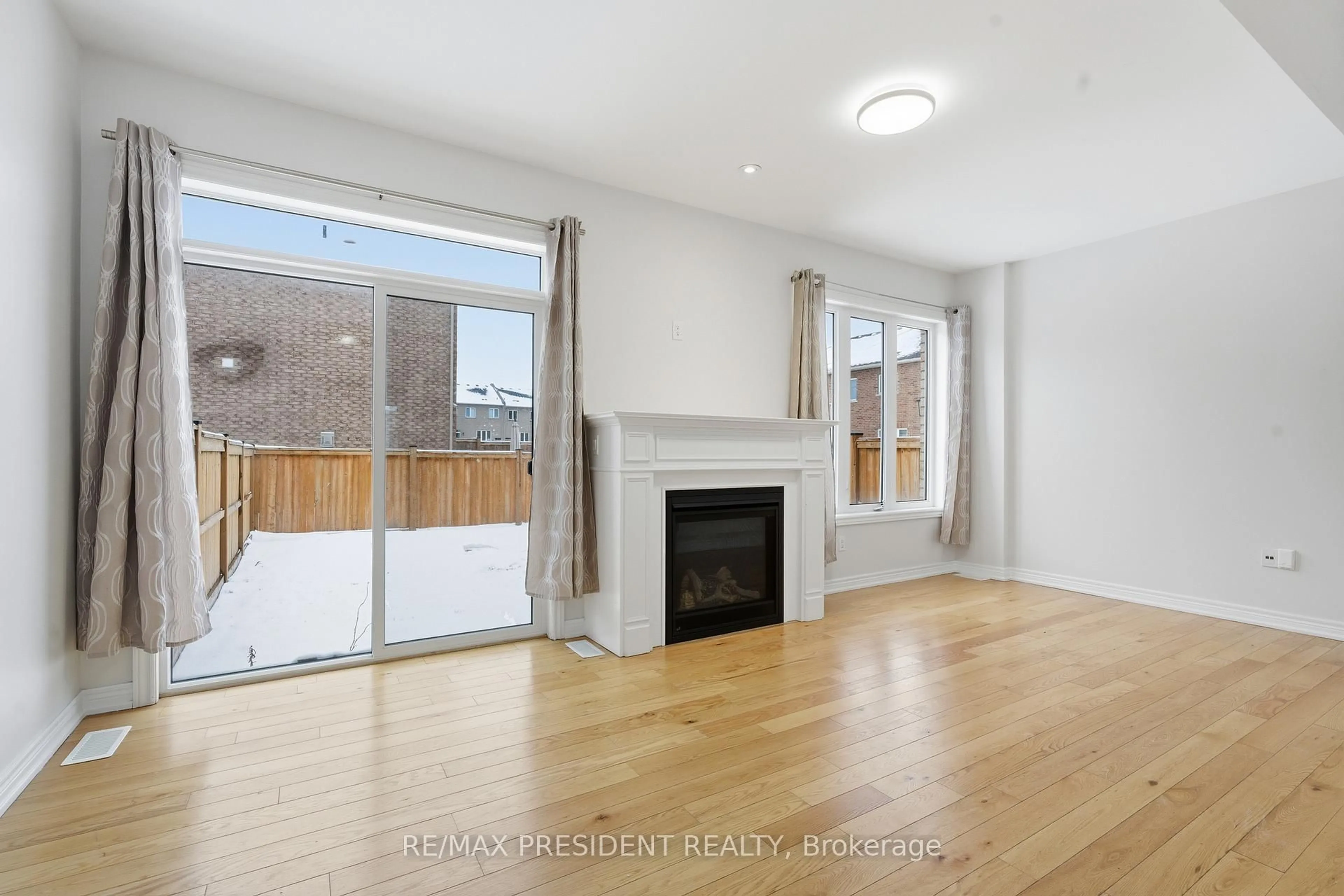 A pic of a room for 12 Beasley Grve, Hamilton Ontario L9G 3K9