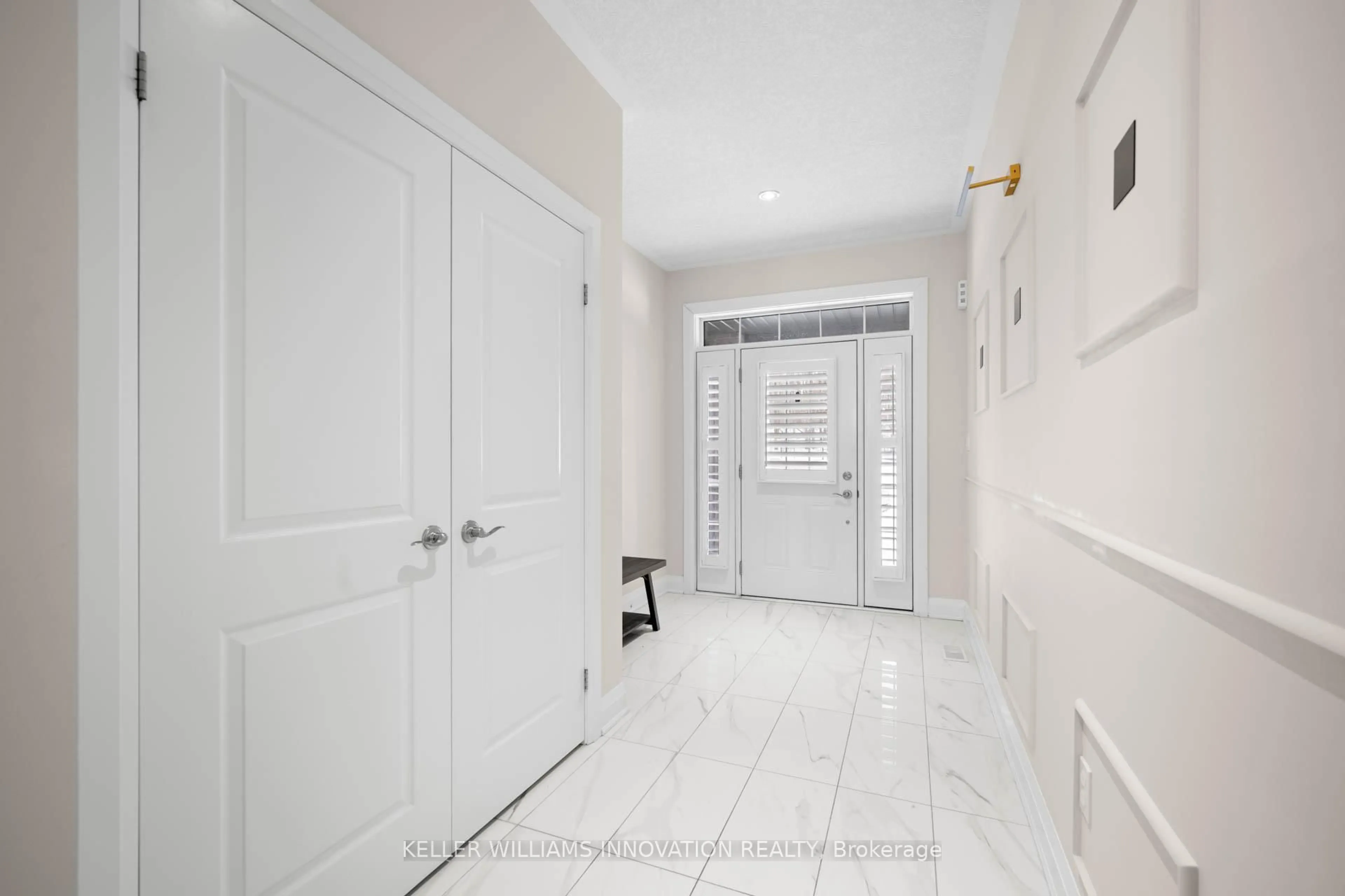 Indoor entryway for 100 Nathalie St, Waterloo Ontario N2E 0J1