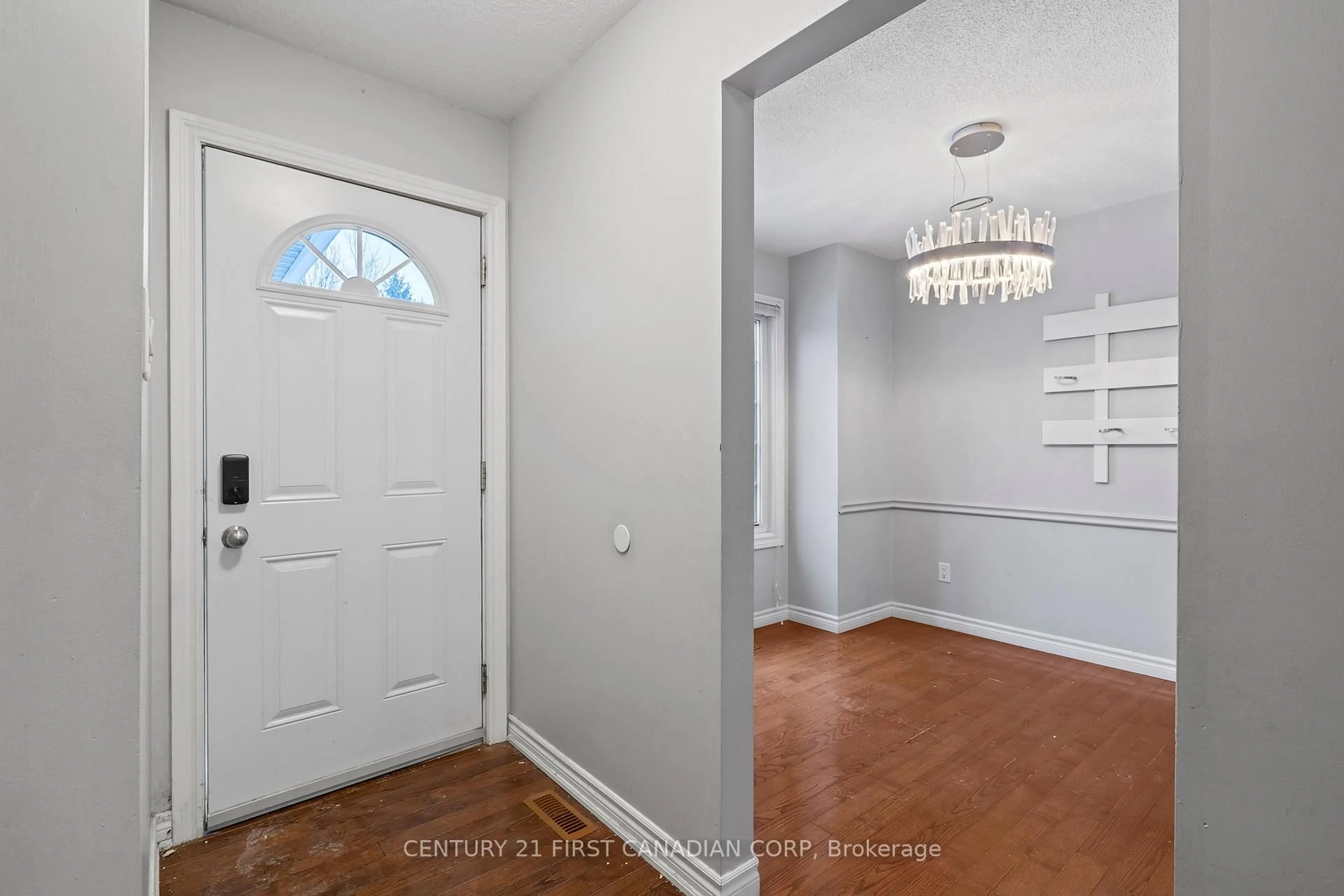 Indoor entryway for 340 Ambleside Dr #17, London North Ontario N6G 4Y5